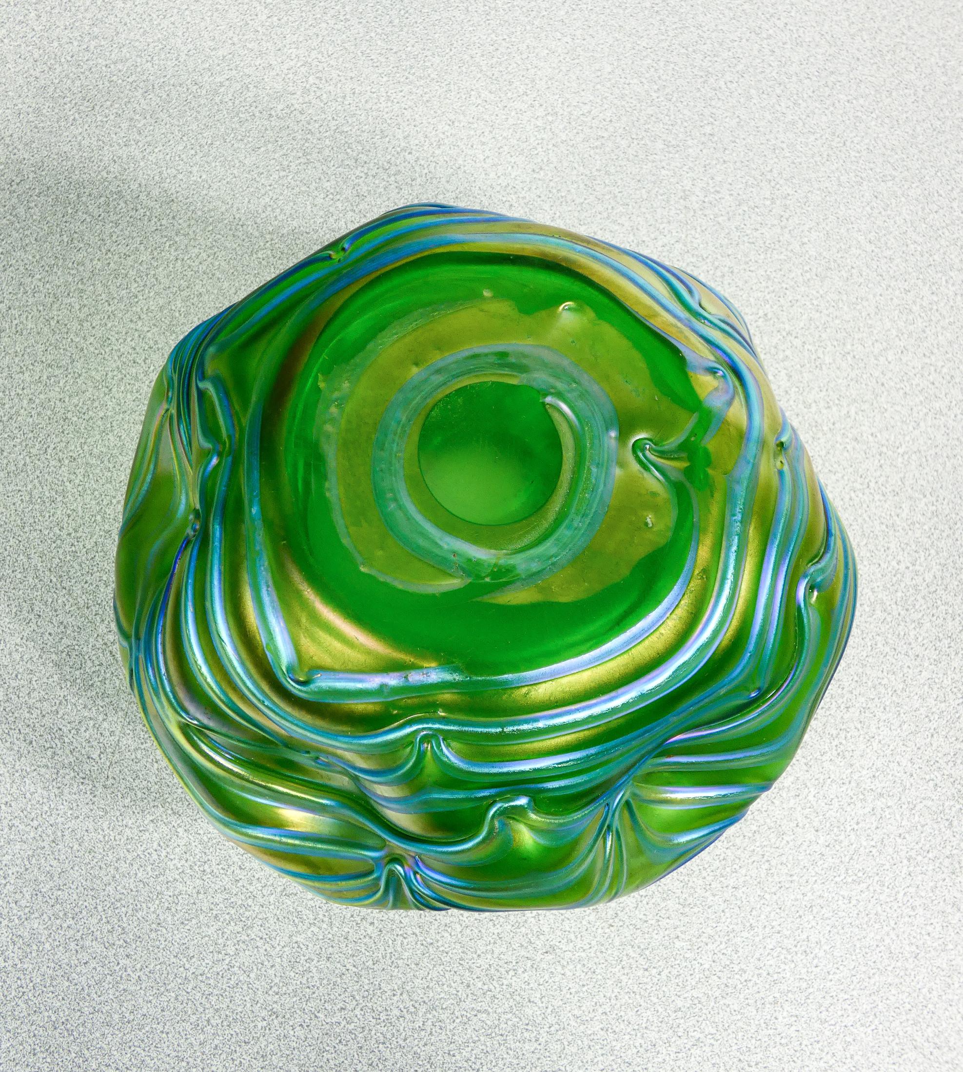 LOETZ Formosa iridescent blown glass vase. Austria, 1900s For Sale 3