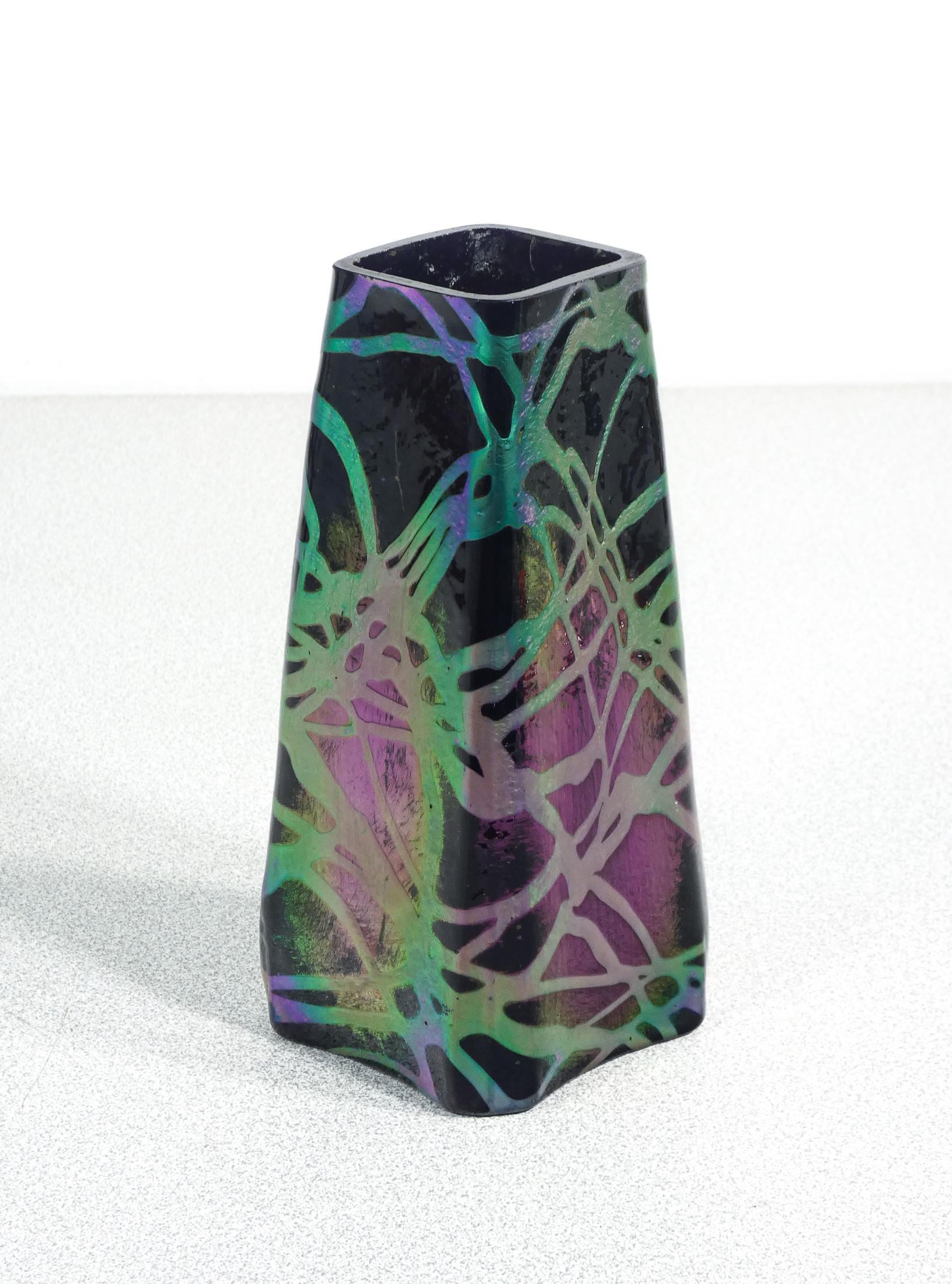 Austrian Vase en verre soufflé irisé PALLME-KÖNIG. Autriche, 10e année en vente