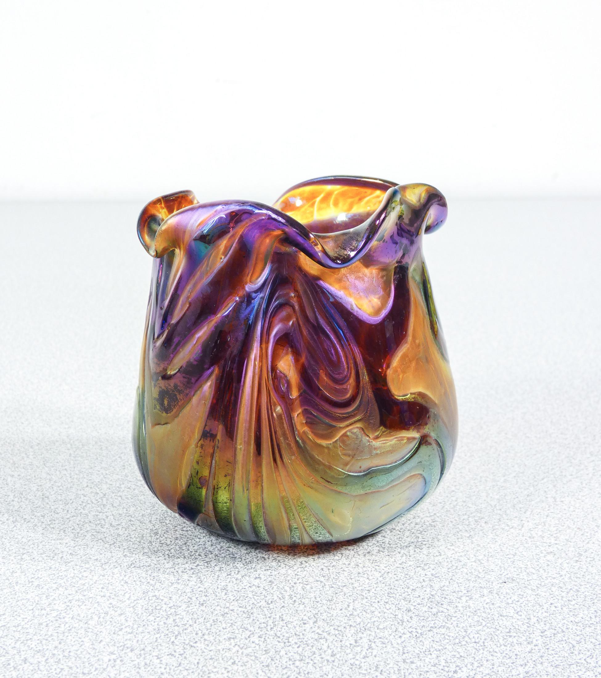 Vase en verre soufflé irisé PALLME-KÖNIG. Autriche, 10e année Bon état - En vente à Torino, IT