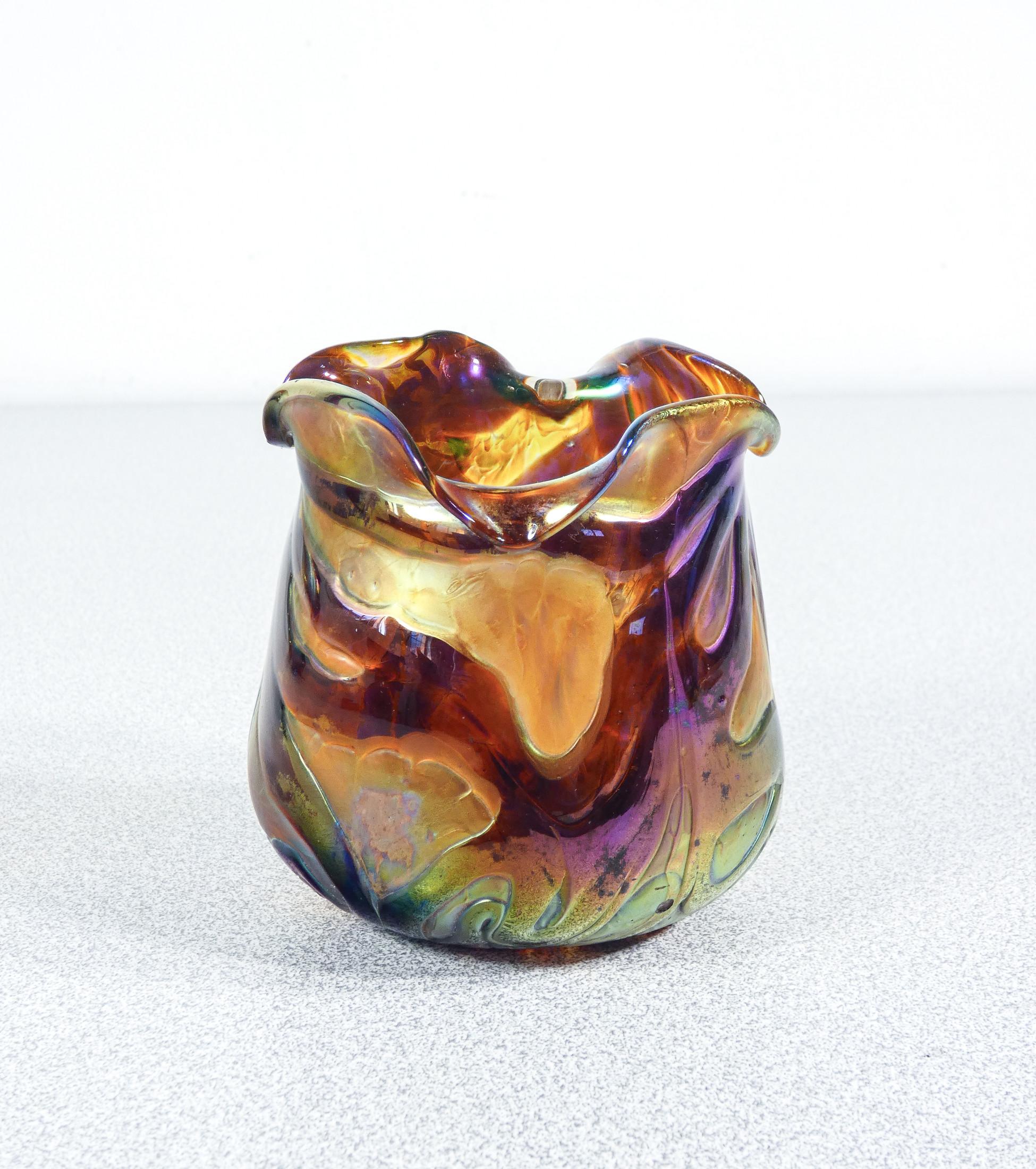 20th Century Vase en verre soufflé irisé PALLME-KÖNIG. Autriche, 10e année en vente