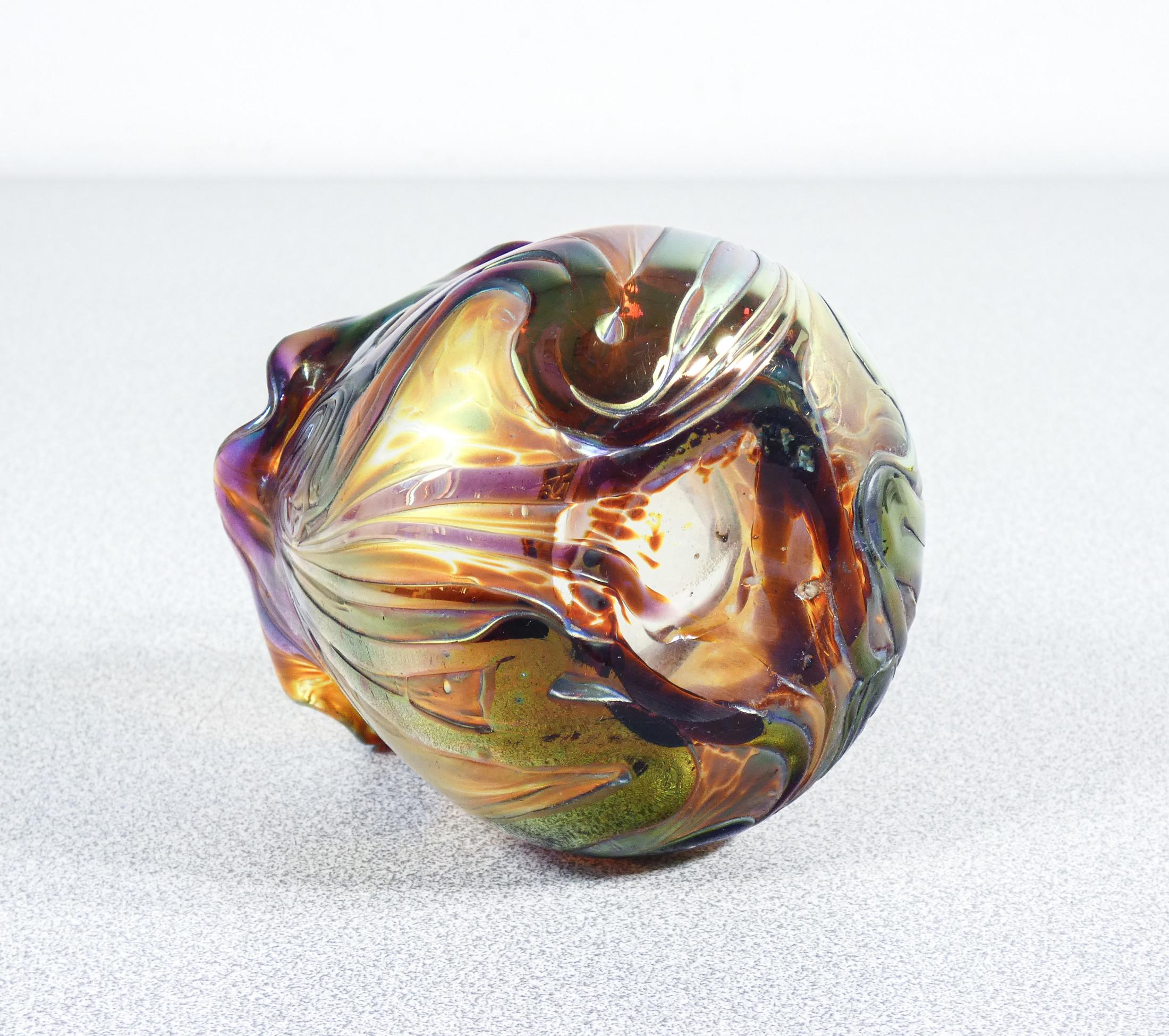 Vase en verre soufflé irisé PALLME-KÖNIG. Autriche, 10e année en vente 1