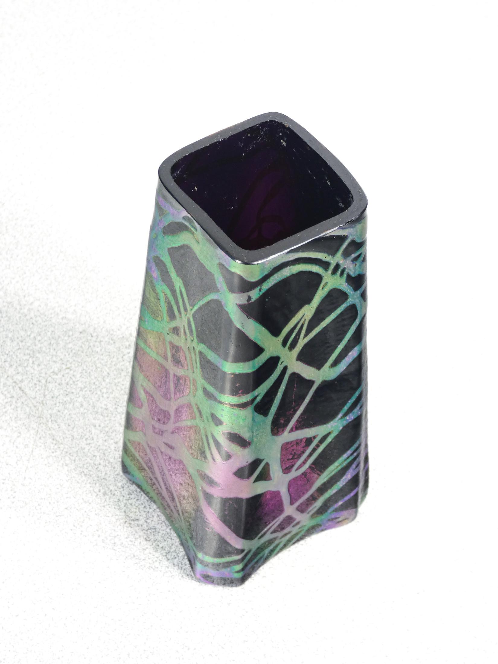 Vase en verre soufflé irisé PALLME-KÖNIG. Autriche, 10e année en vente 2