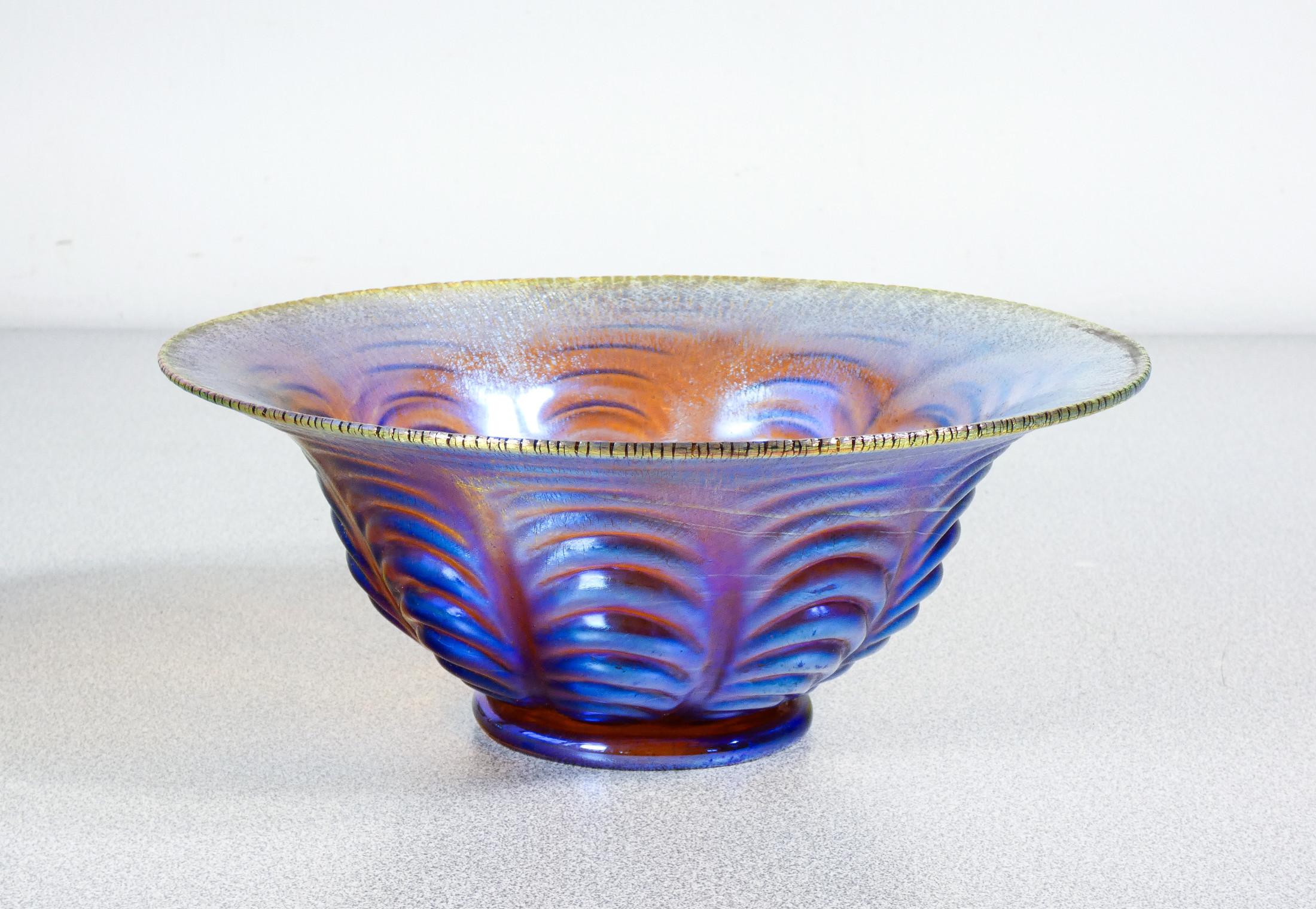 WMF Myra series iridescent blown glass vase. Germany, 1920s/30s In Good Condition For Sale In Torino, IT
