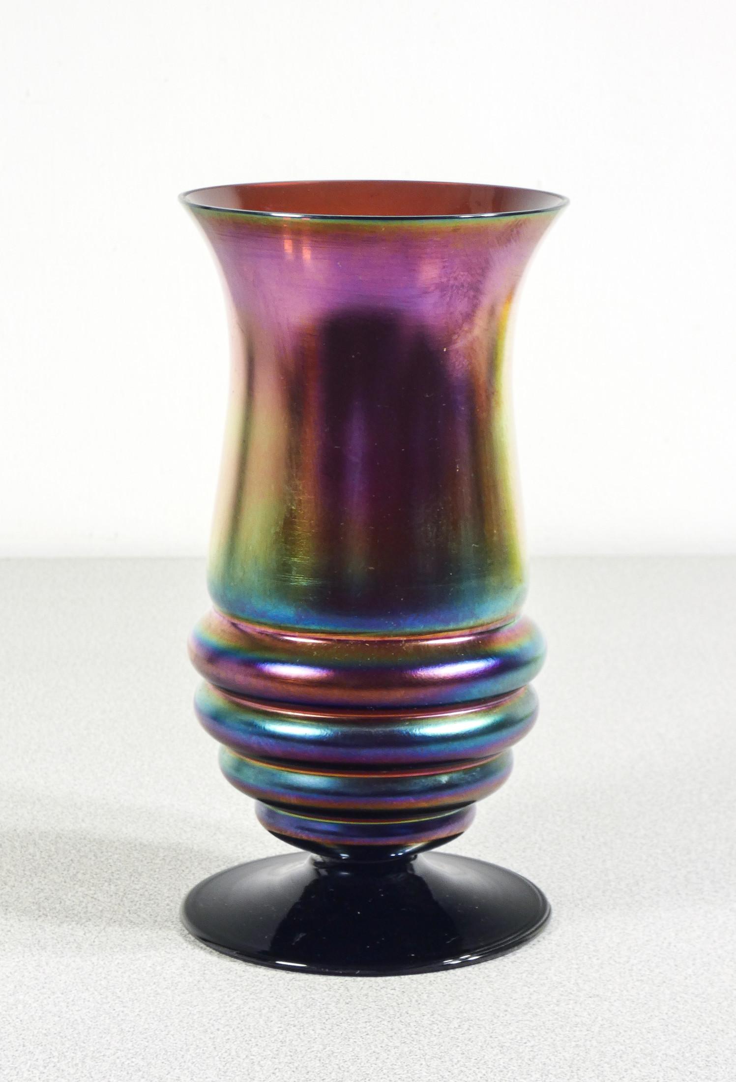 Vase en verre soufflé irisé de la série Myra de WMF. Allemagne, années 1920/30 Bon état - En vente à Torino, IT