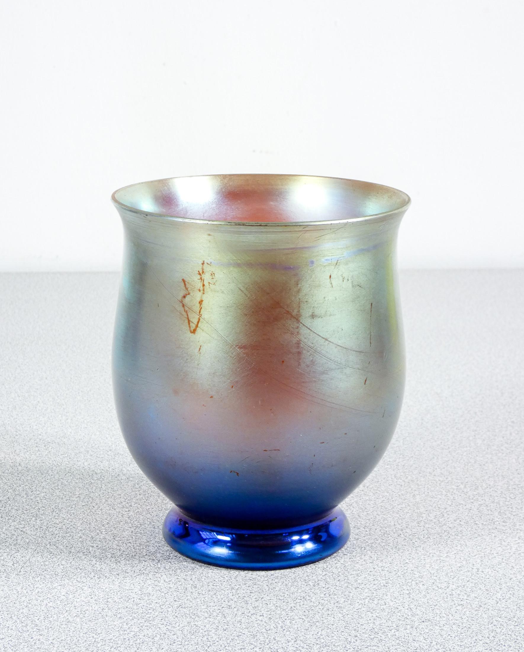 20th Century Vaso in vetro soffiato iridescente WMF serie Myra. Germania, Anni 20/30 in vendita