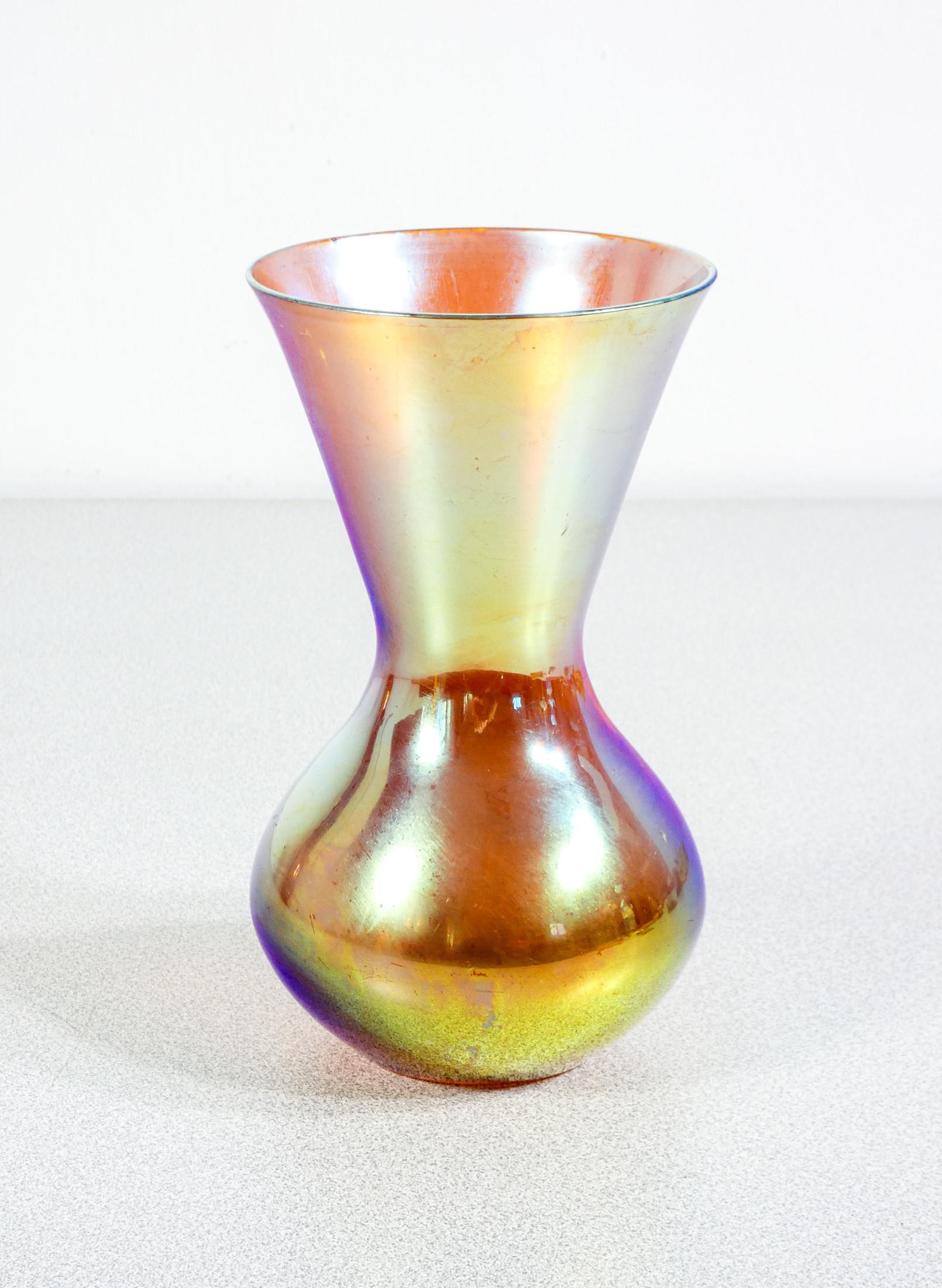 20th Century Vaso in vetro soffiato iridescente WMF serie Myra. Germania, Anni 20/30 in vendita