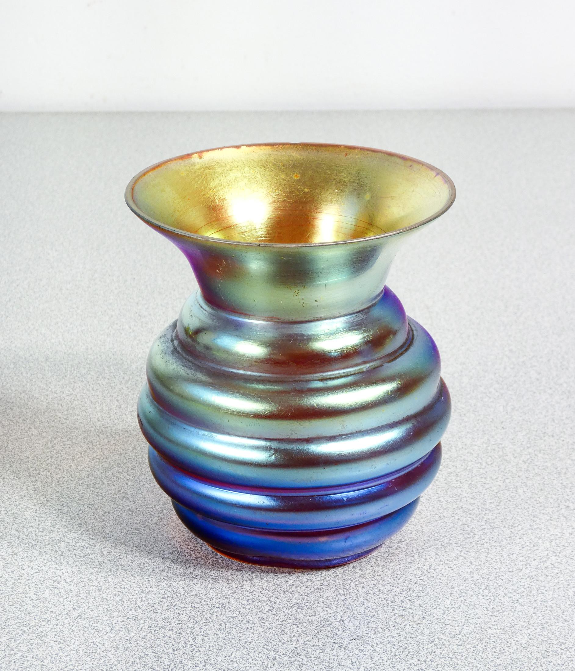 20th Century Vaso in vetro soffiato iridescente WMF serie Myra. Germania, Anni 20/30 in vendita
