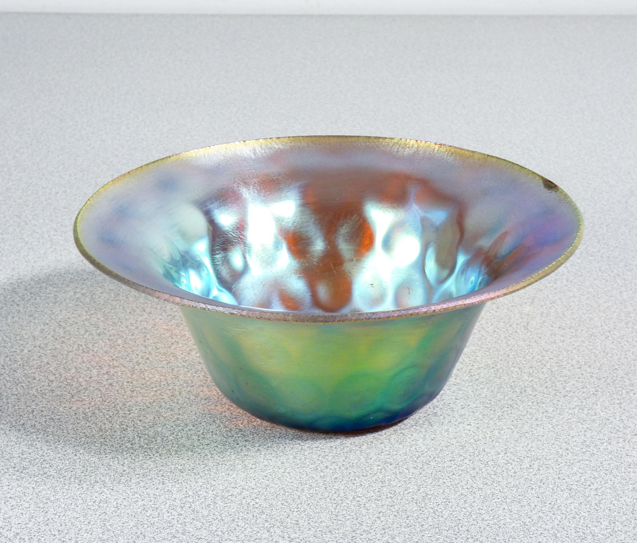 20th Century WMF Myra series iridescent blown glass vase. Germany, 1920s/30s For Sale