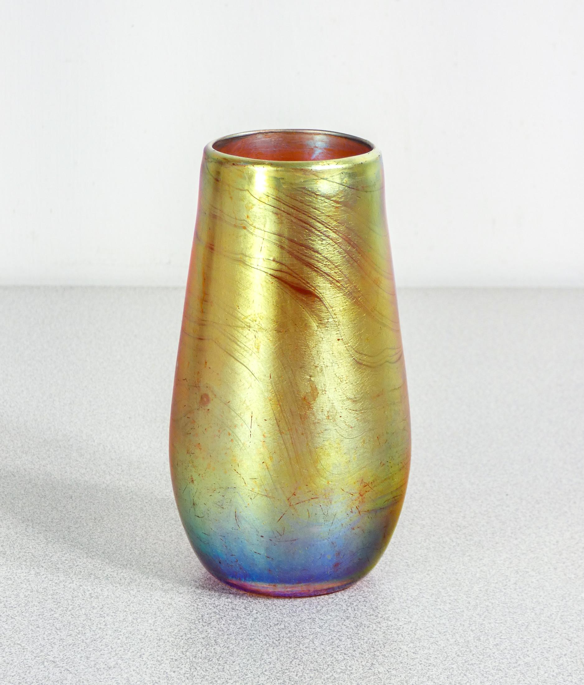 20th Century WMF Myra series iridescent blown glass vase. Germany, 1920s/30s For Sale