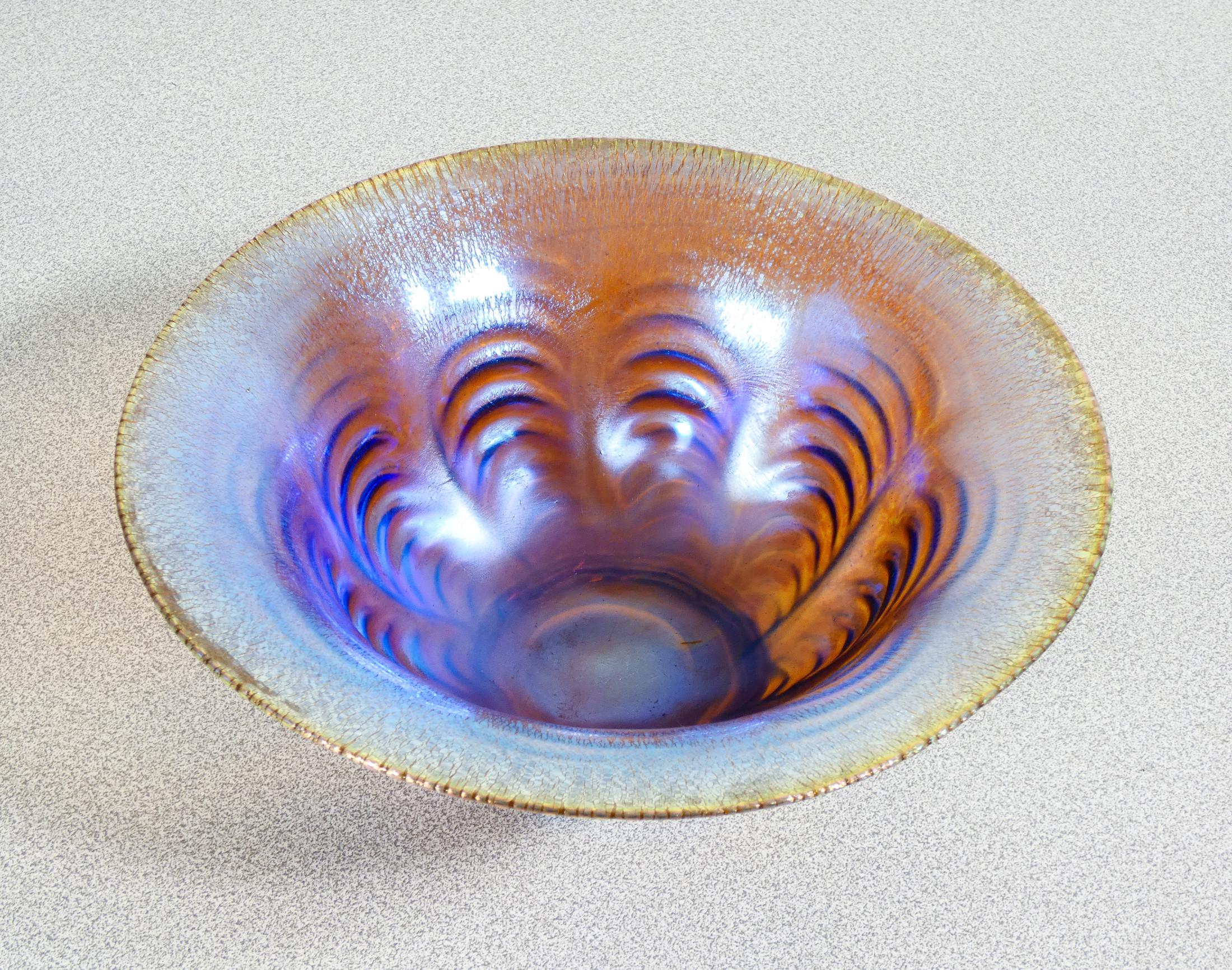WMF Myra series iridescent blown glass vase. Germany, 1920s/30s For Sale 1
