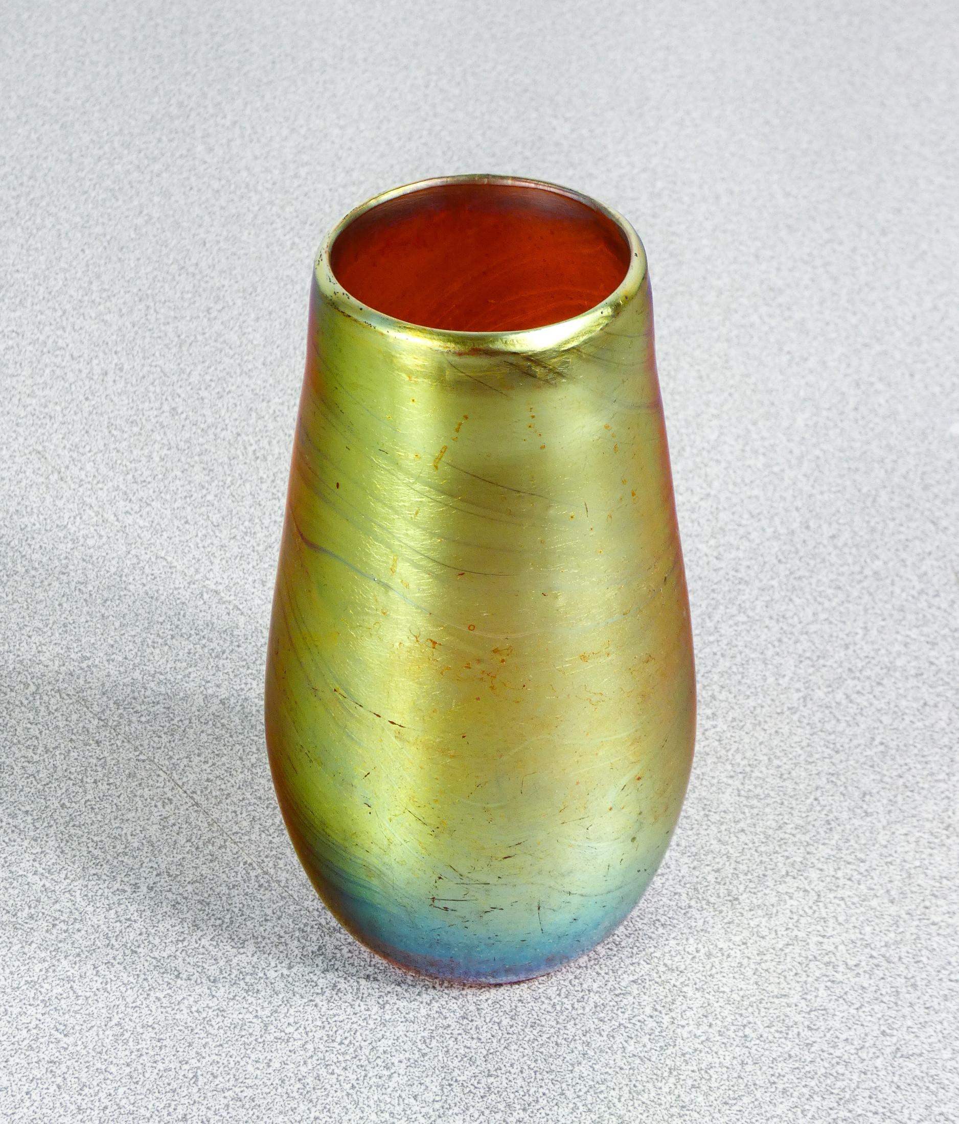 WMF Myra series iridescent blown glass vase. Germany, 1920s/30s For Sale 2