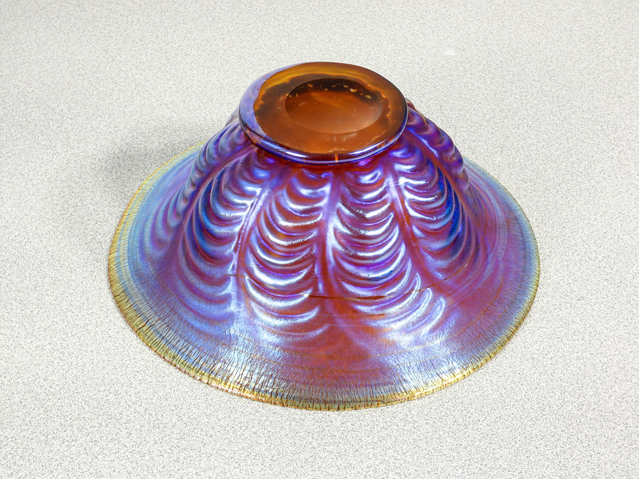 WMF Myra series iridescent blown glass vase. Germany, 1920s/30s For Sale 3