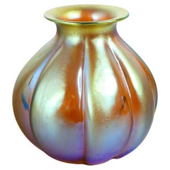 WMF Myra Serie irisierende Vase aus geblasenem Glas. Deutschland, 1920er/30er Jahre
