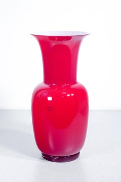 Vaso in vetro soffiato "Opalino" VENINI, design di Paolo Venini. Italia, 2003