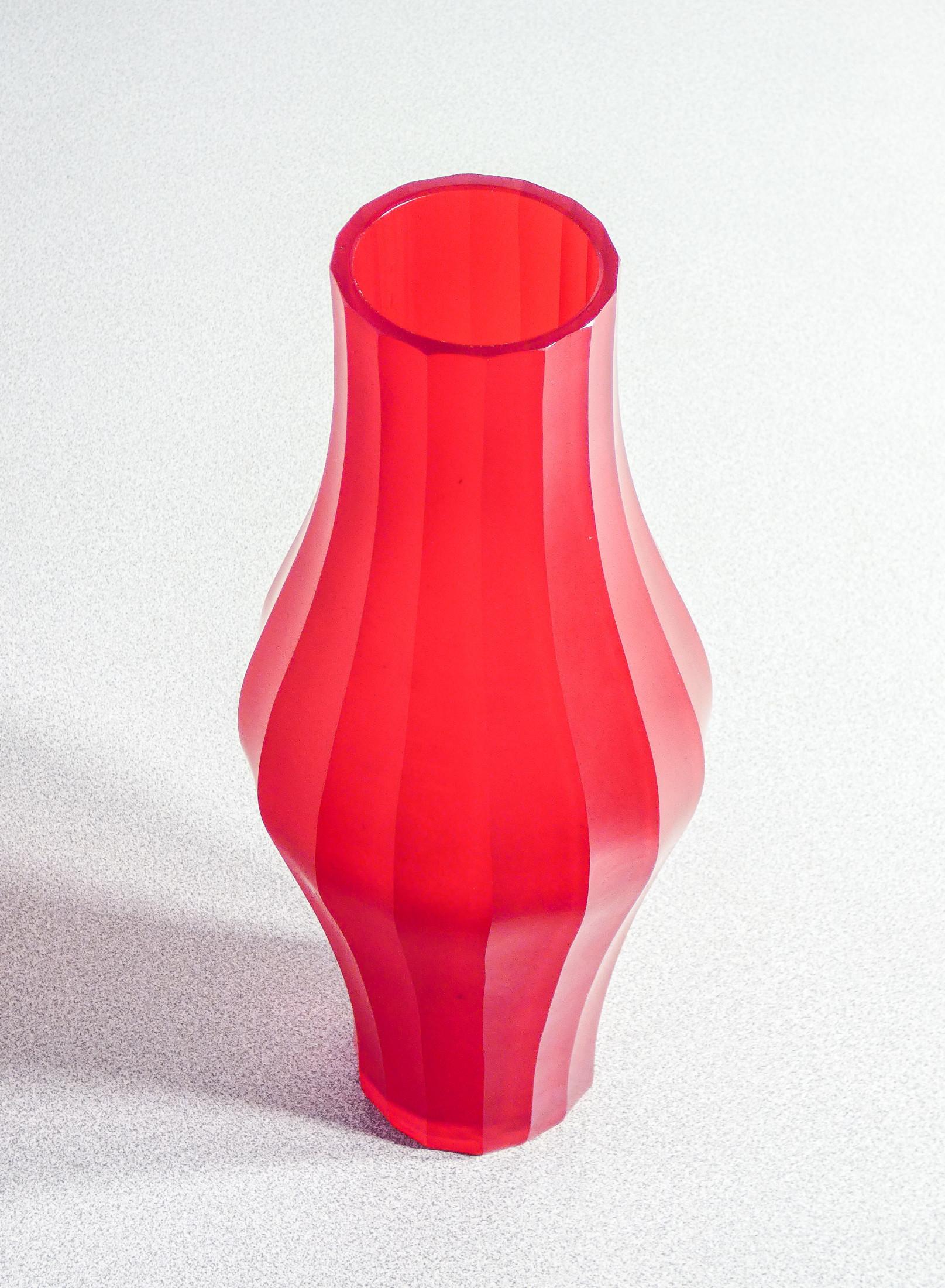Late 20th Century Red Murano blown glass vase. Italy, 1980s For Sale