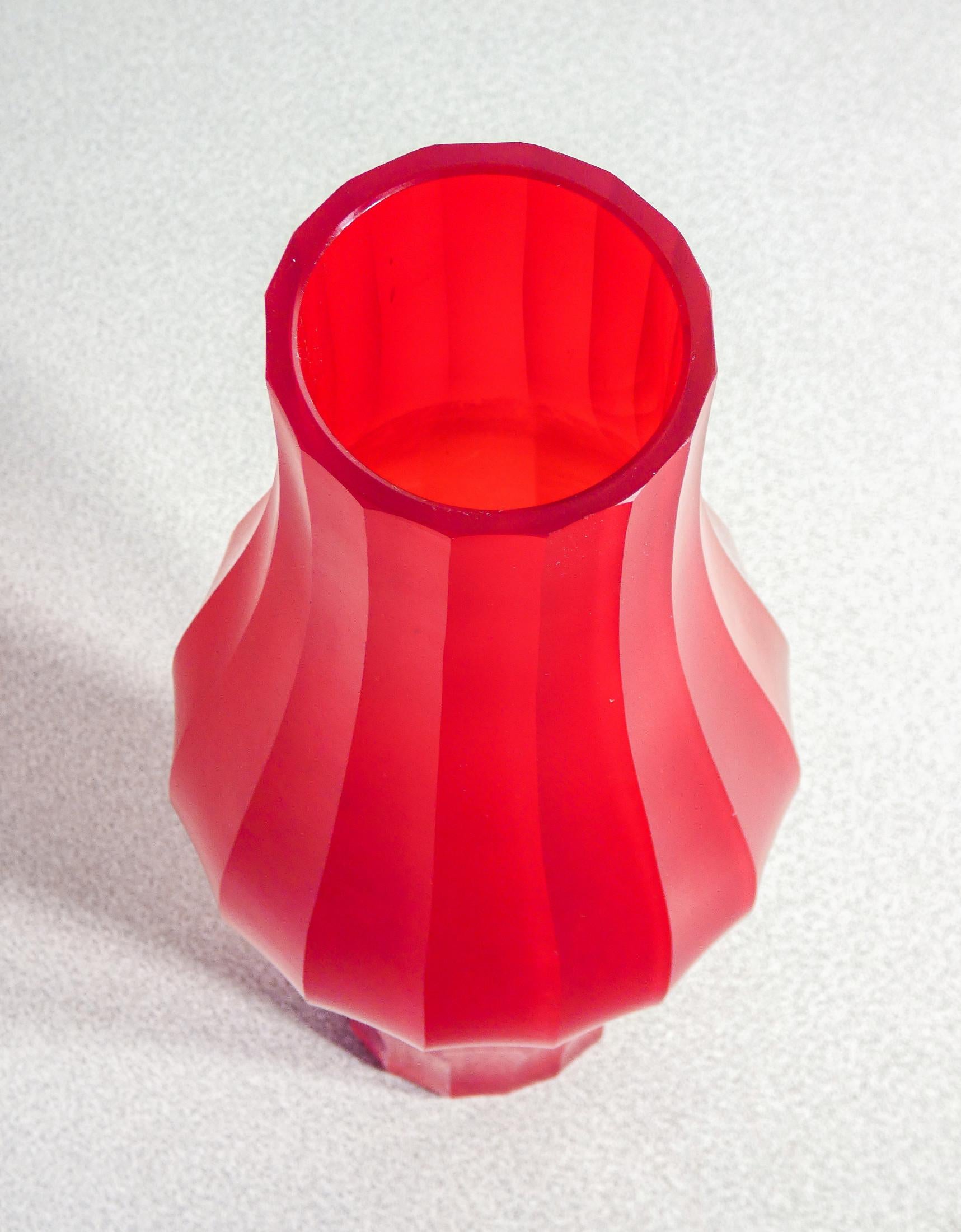 Glass Red Murano blown glass vase. Italy, 1980s For Sale