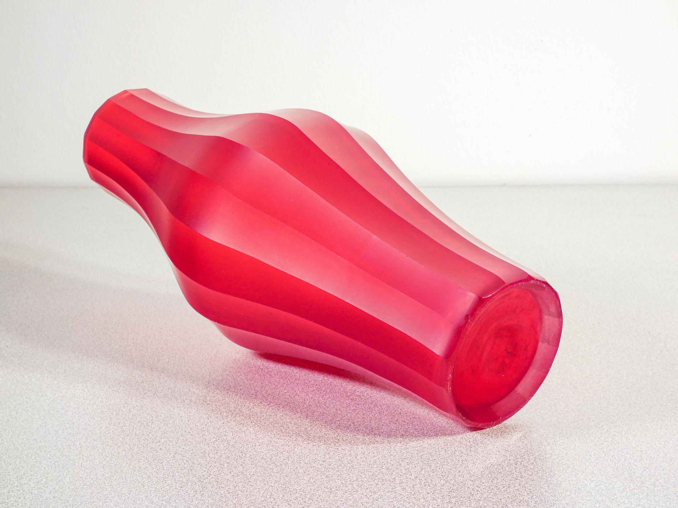 Red Murano blown glass vase. Italy, 1980s For Sale 2