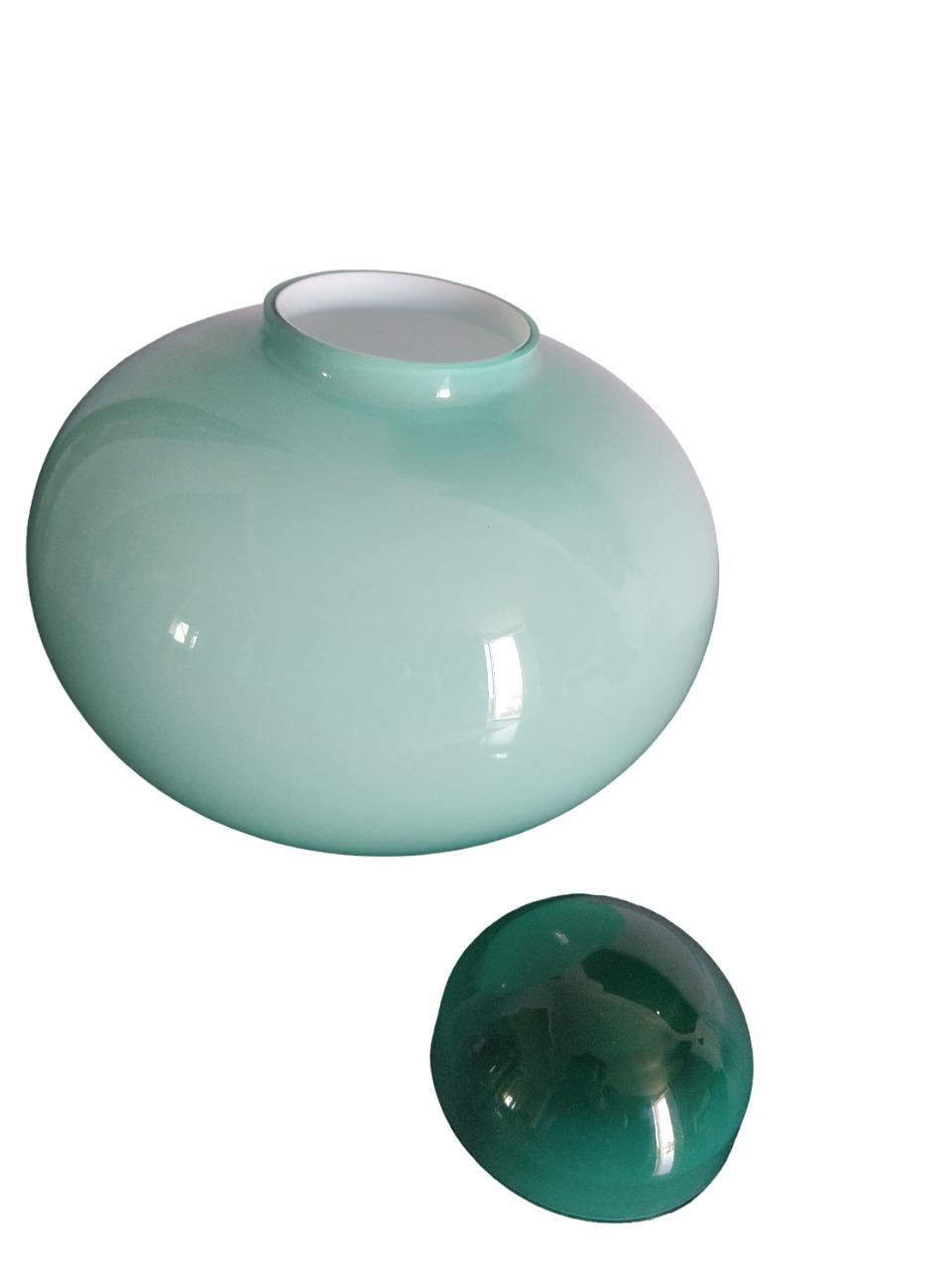 Vase en verre vert par IVV Industria Vetraria Valdarnese, Italie, années 1970 Excellent état - En vente à Firenze, FI