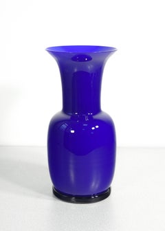 Incamiciato vase mod. 3314, signed VENINI Italia, design by Tomaso BUZZI. 1982