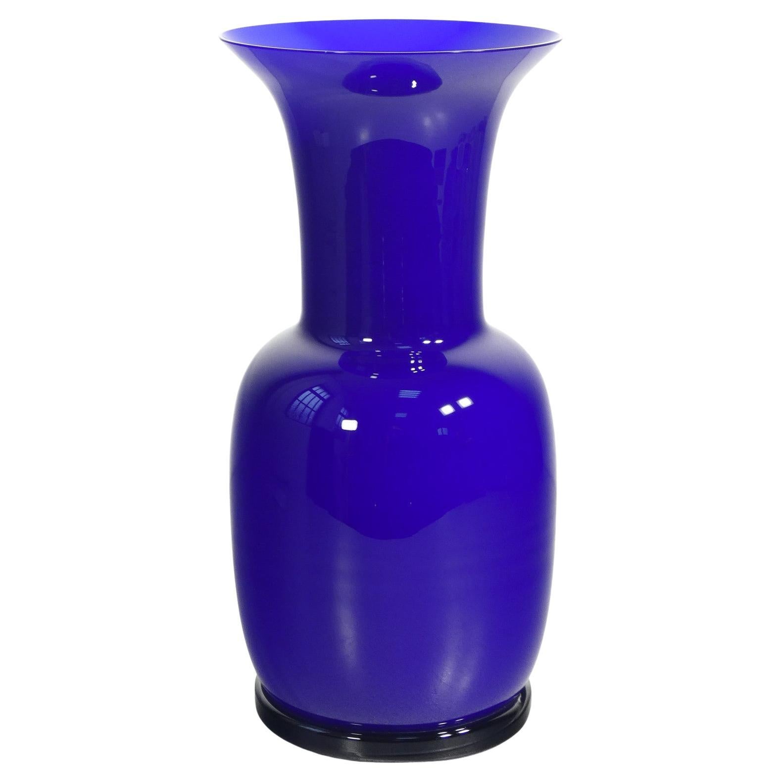 Vaso Incamiciato mod. 3314, firmado VENINI Italia, diseño de Tomaso BUZZI. 1982