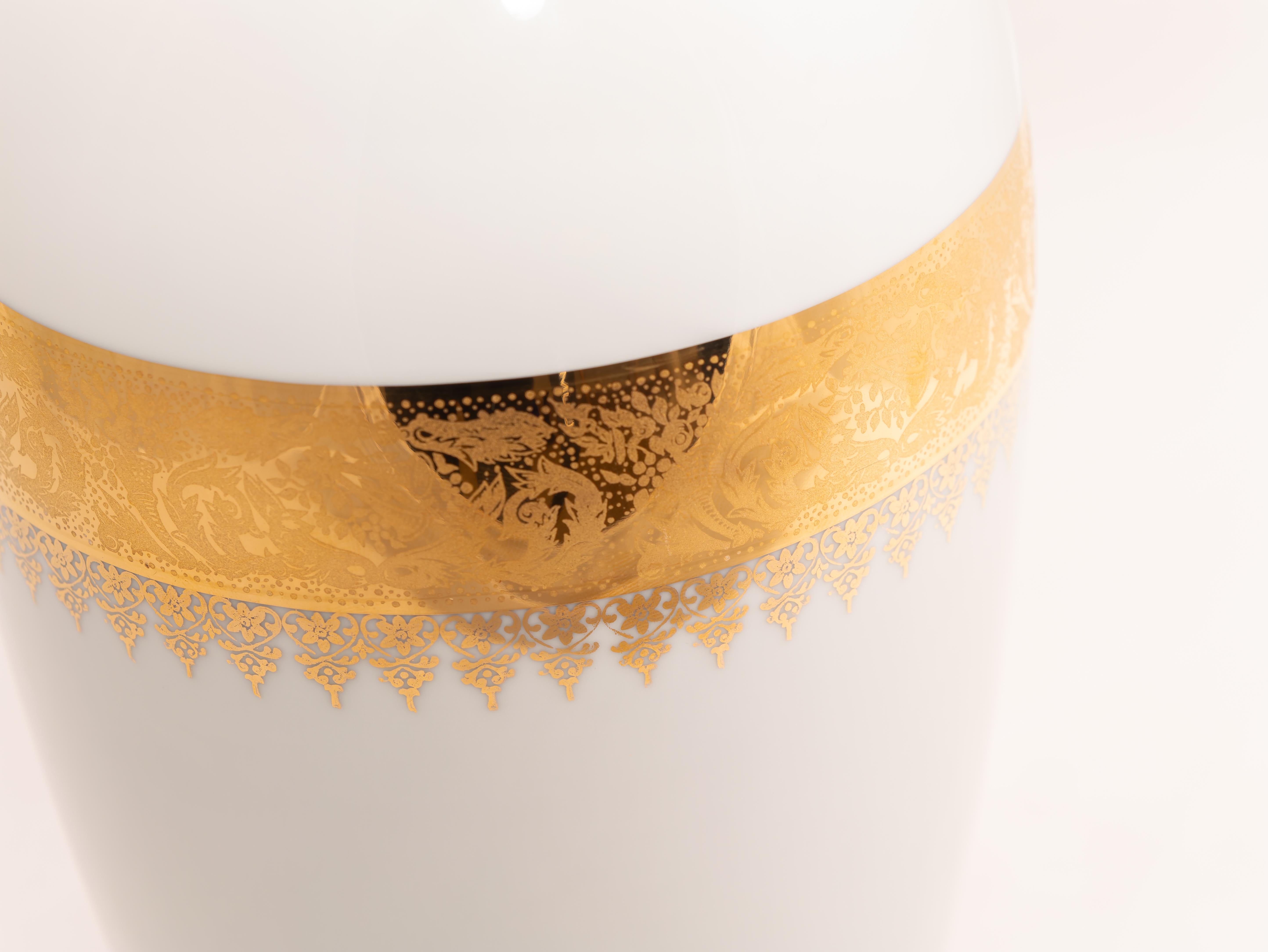 LIMOGES vase in hand-painted Porcelain, France, 1950s. 
LIMOGES vase made of Porcelain hand-painted in France in the 1950s, with gold trim. 
The attribution mark is present at the bottom. 
The price of shipping is for the Italian territory, for the