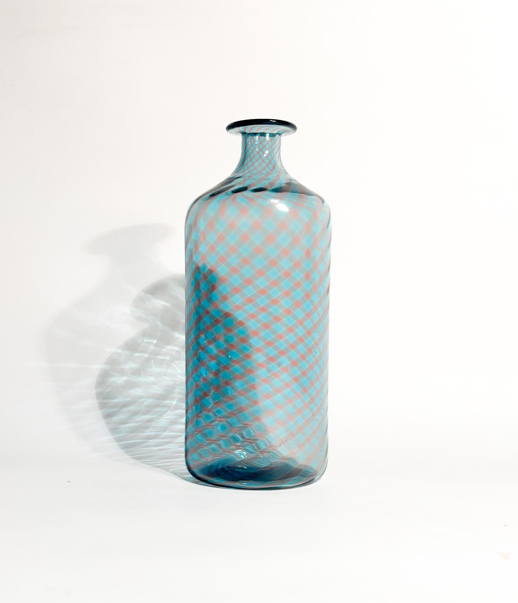 Vaso Monofiore La Murrina in Vetro di Murano Azzurro e Rosa Anni 80 in vendita 11