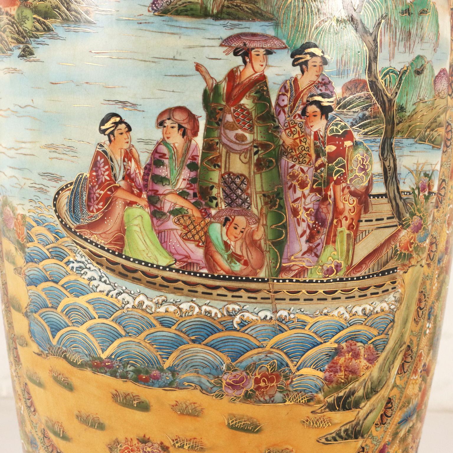 Chinese Vaso Monumentale in Porcellana Tipo Satsuma, Cina 1990 ca.