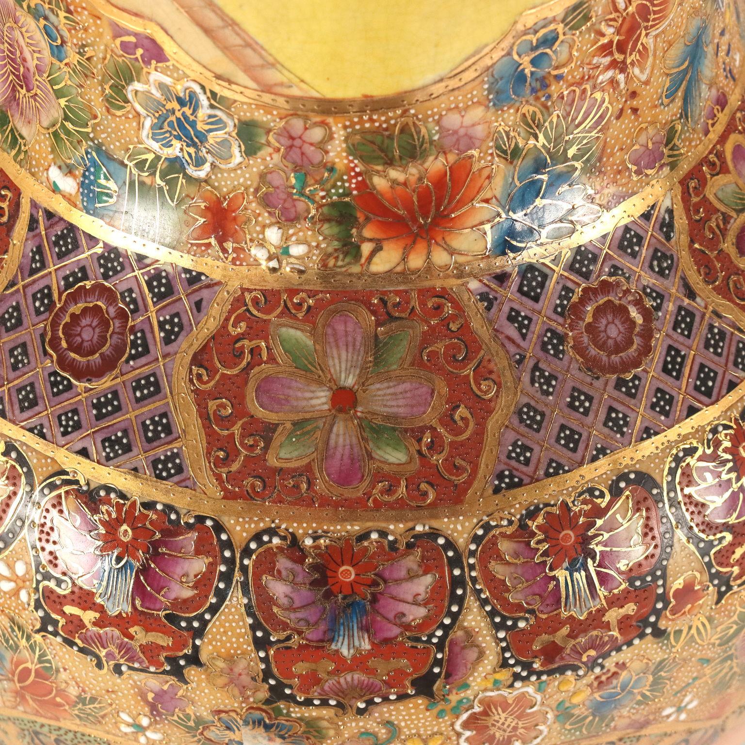 Late 20th Century Vaso Monumentale in Porcellana Tipo Satsuma, Cina 1990 ca.