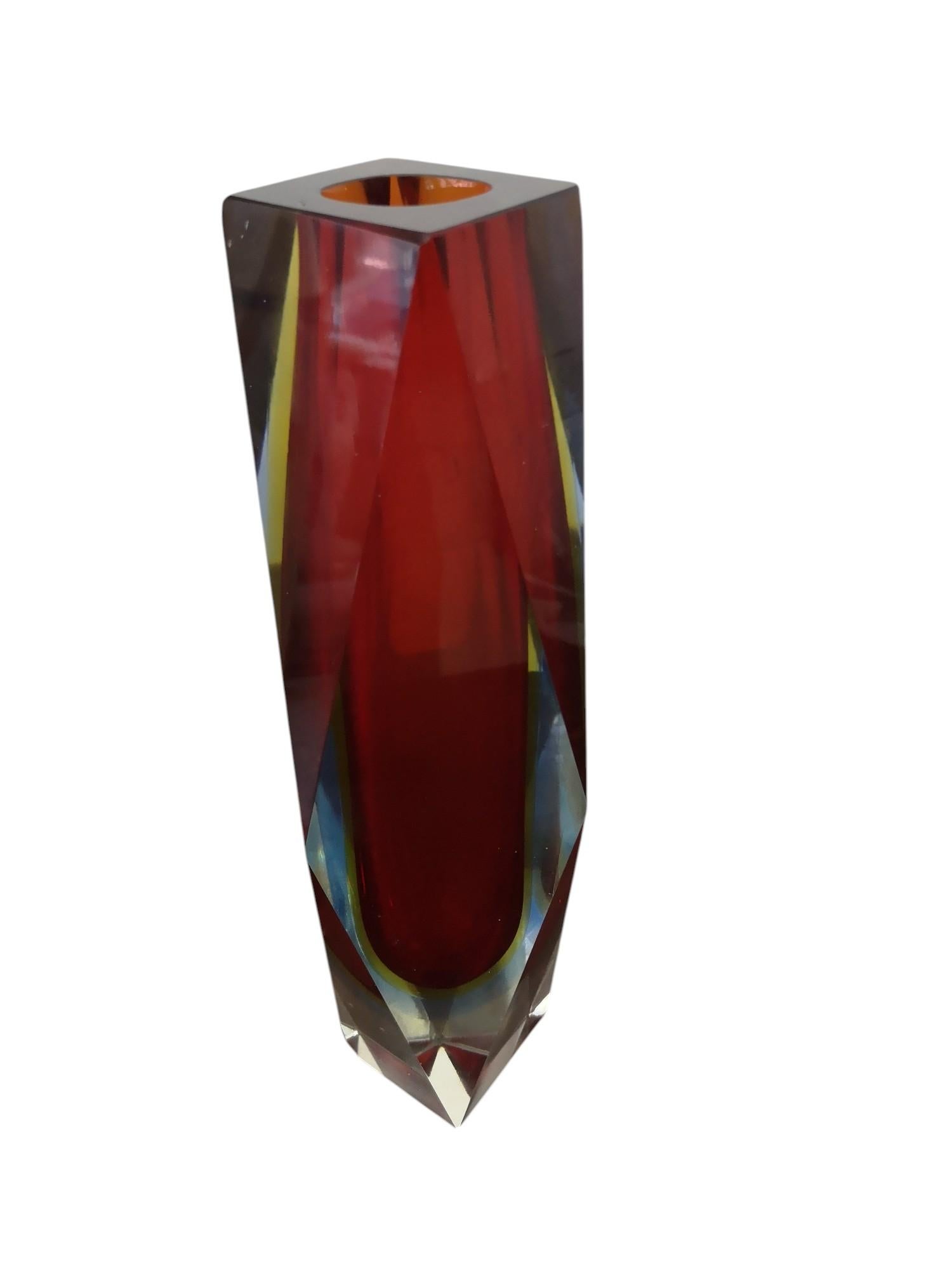 Jarrón facetado sumergido de cristal de Murano de los años 60 en venta 1