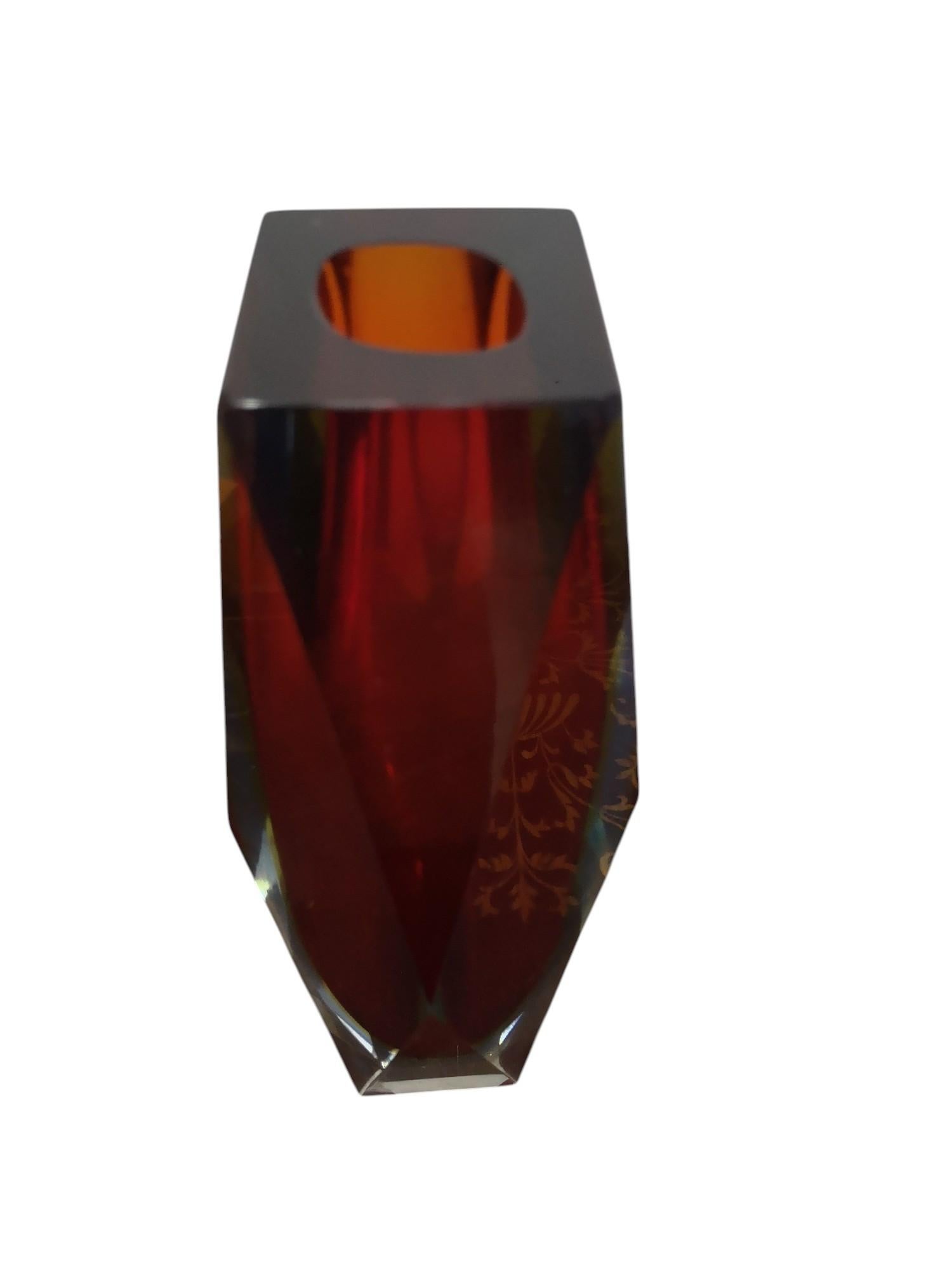 Jarrón facetado sumergido de cristal de Murano de los años 60 en venta 2