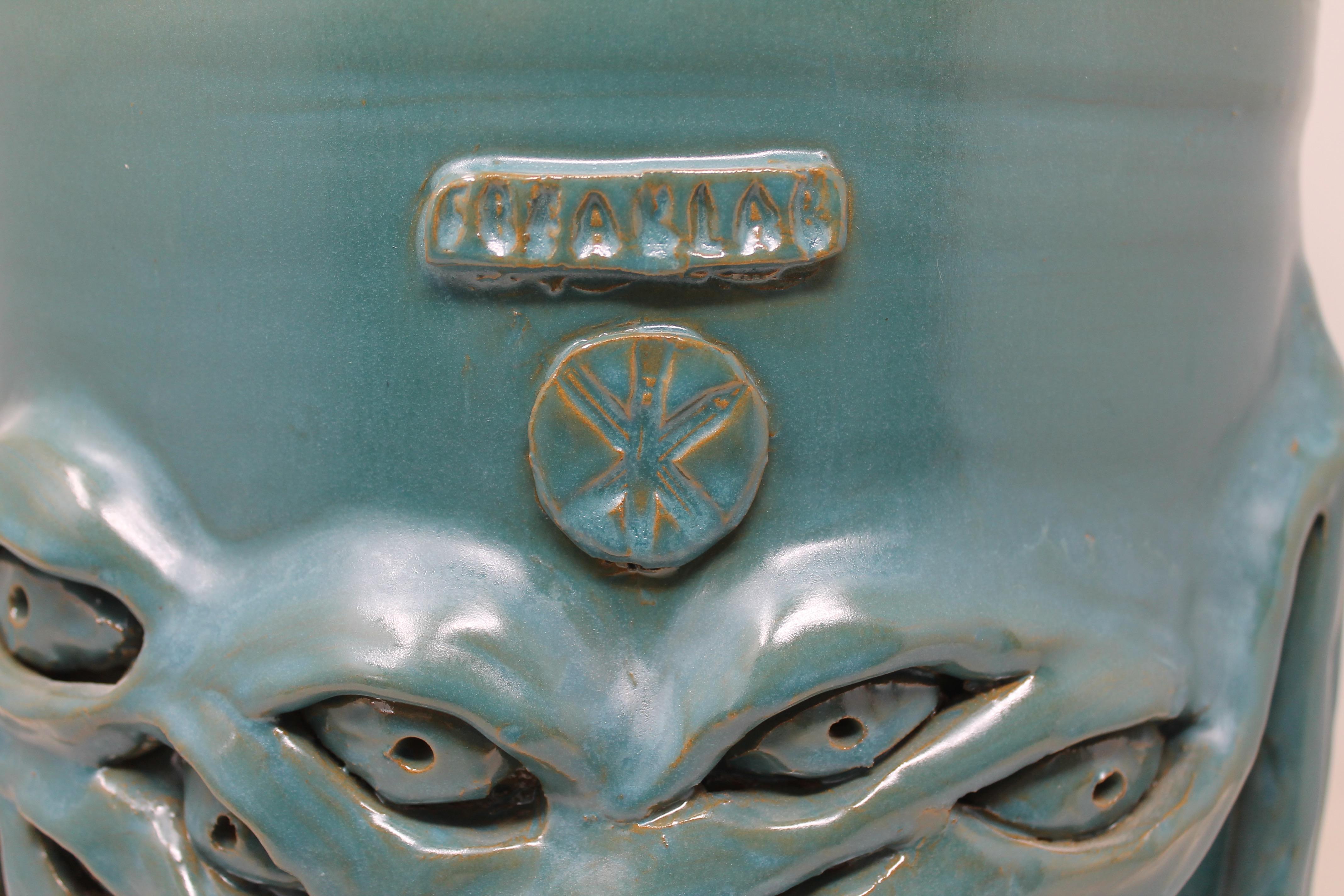 Vase Freaklab entièrement réalisé à la main en céramique, couleur verte vintage Neuf - En vente à Modica, RG