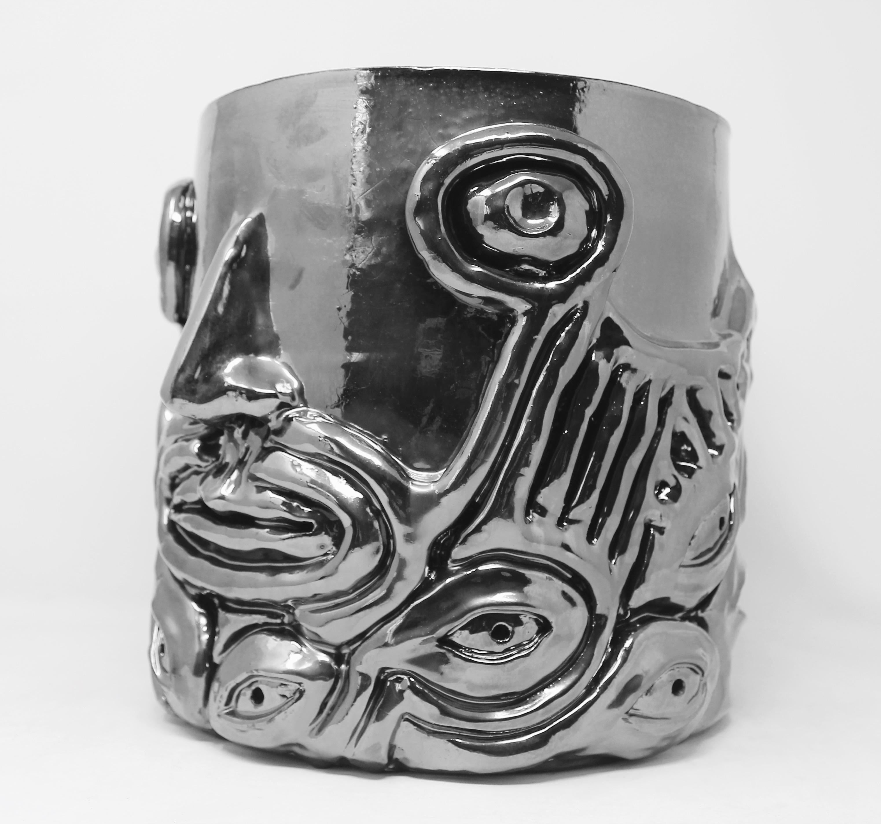 Freaklab-Vase, vollständig von Hand gefertigt aus Keramik, grüne Farbe im Angebot 3