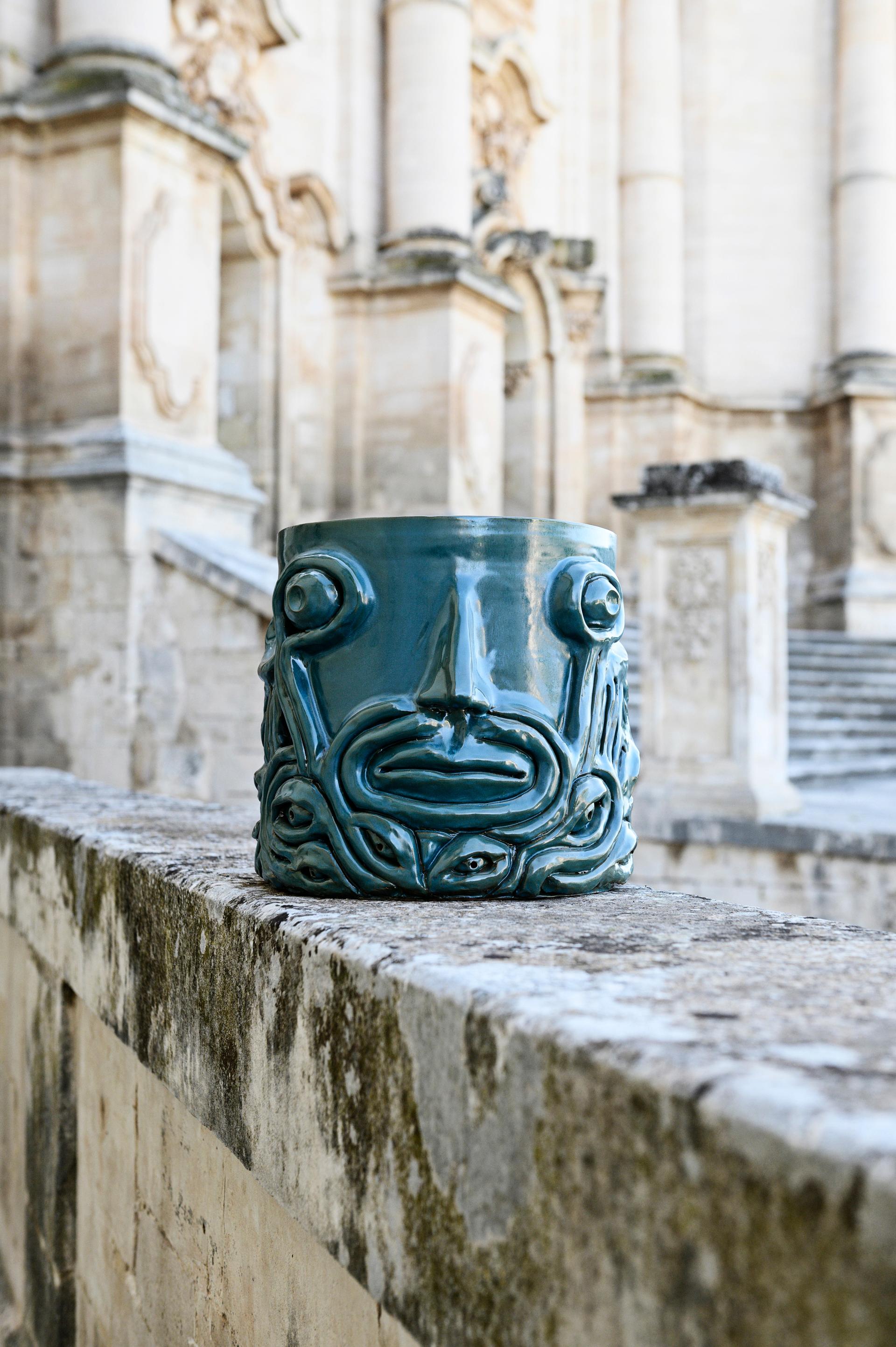 Freaklab-Vase, vollständig von Hand gefertigt aus Keramik, grüne Farbe (Italienisch) im Angebot