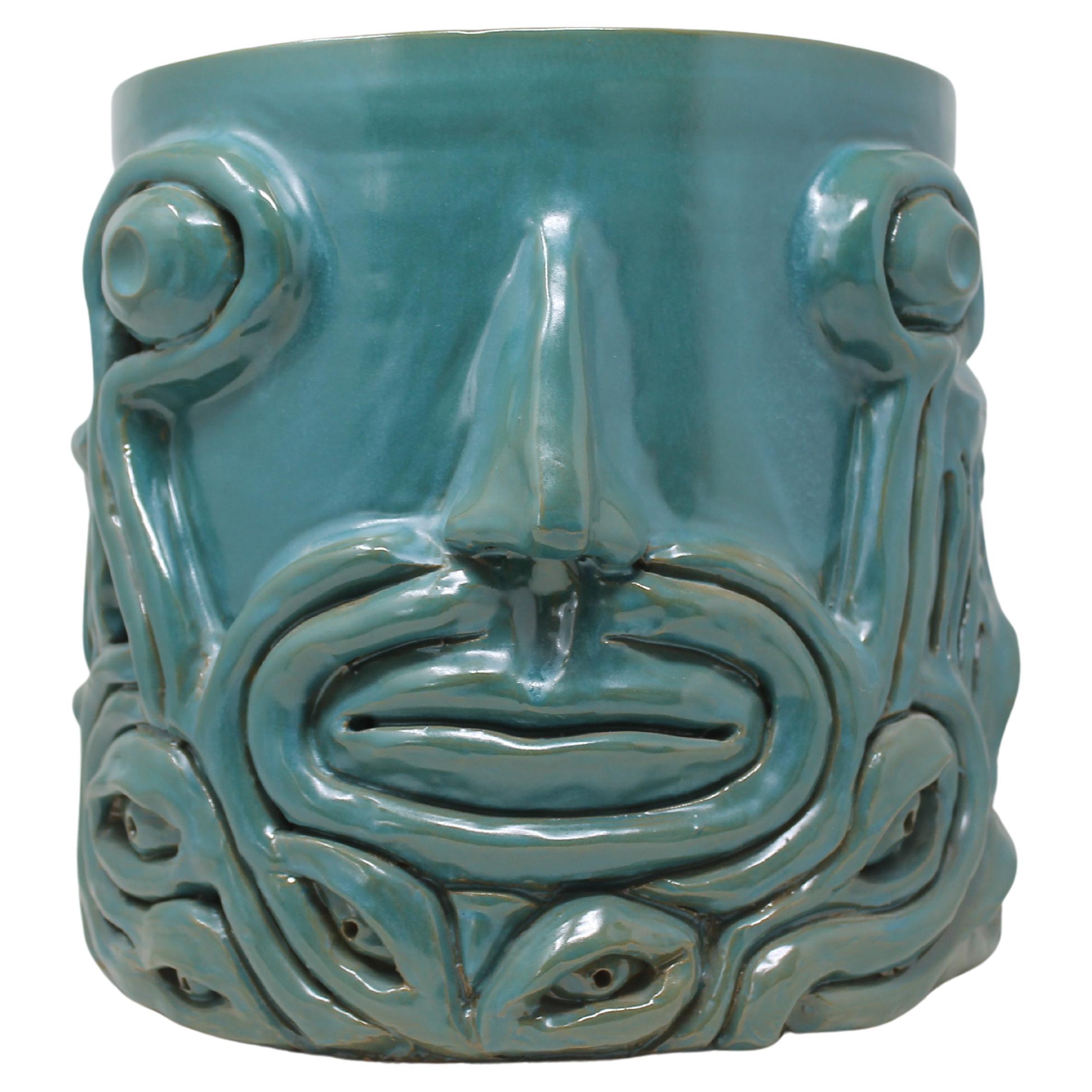 Vase Freaklab entièrement réalisé à la main en céramique, couleur verte vintage en vente