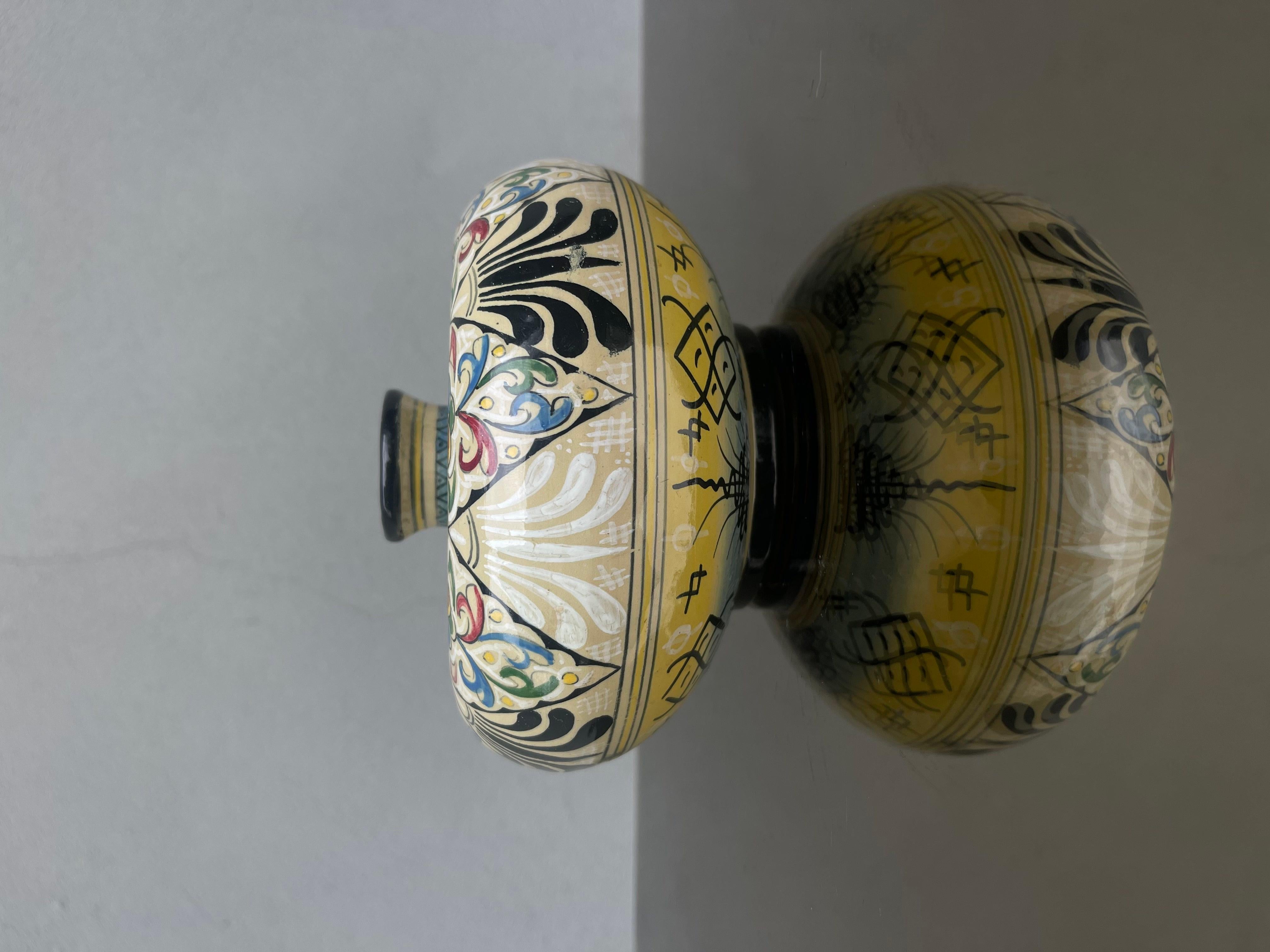Vaso Pesaro in ceramica di Molaroni disegno rinascimentale In Good Condition For Sale In Milano, MI