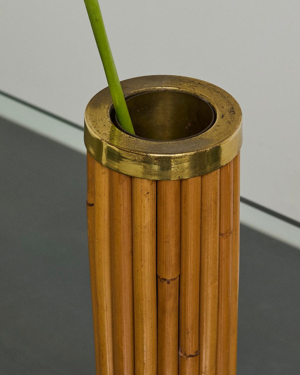 Italian Vaso portafiori in bambù ed ottone di Gabriella Crespi, collezione Rising Sun in vendita