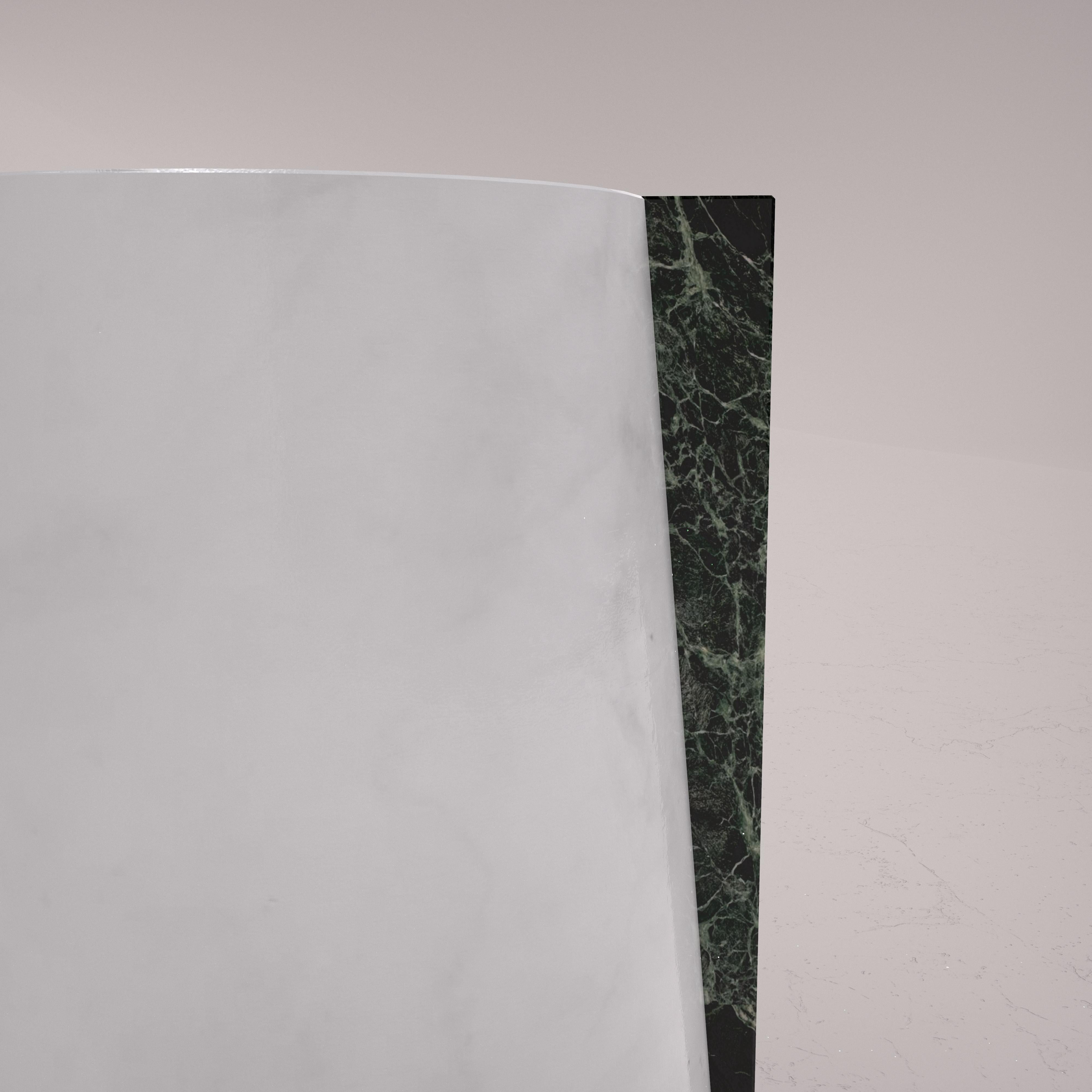 Blumenvase aus weißem Carrara-Marmor und Verde Alpi-Marmor von Carcino Design im Zustand „Neu“ im Angebot in Treviso, IT