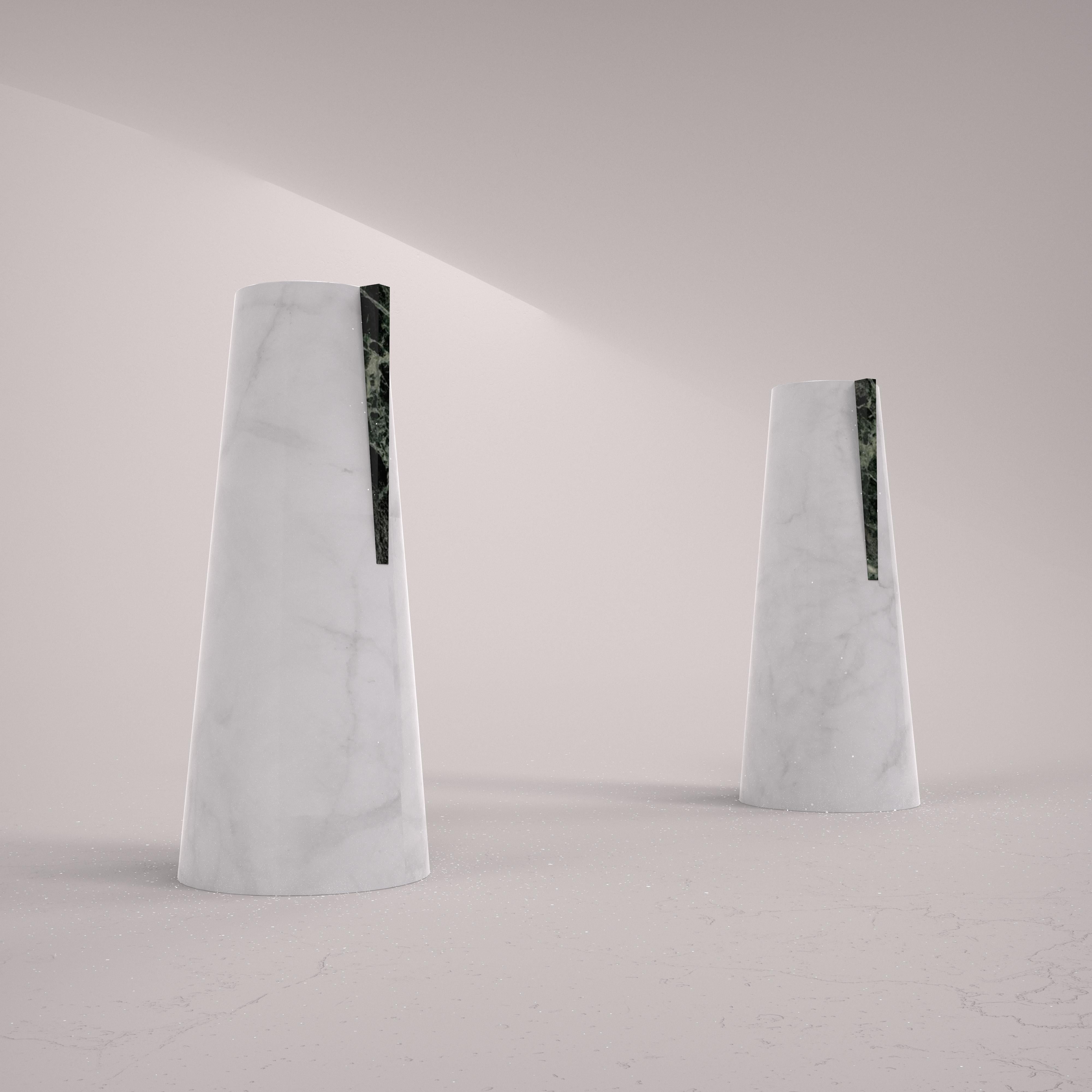Blumenvase aus weißem Carrara-Marmor und Verde Alpi-Marmor von Carcino Design (Zeitgenössisch) im Angebot