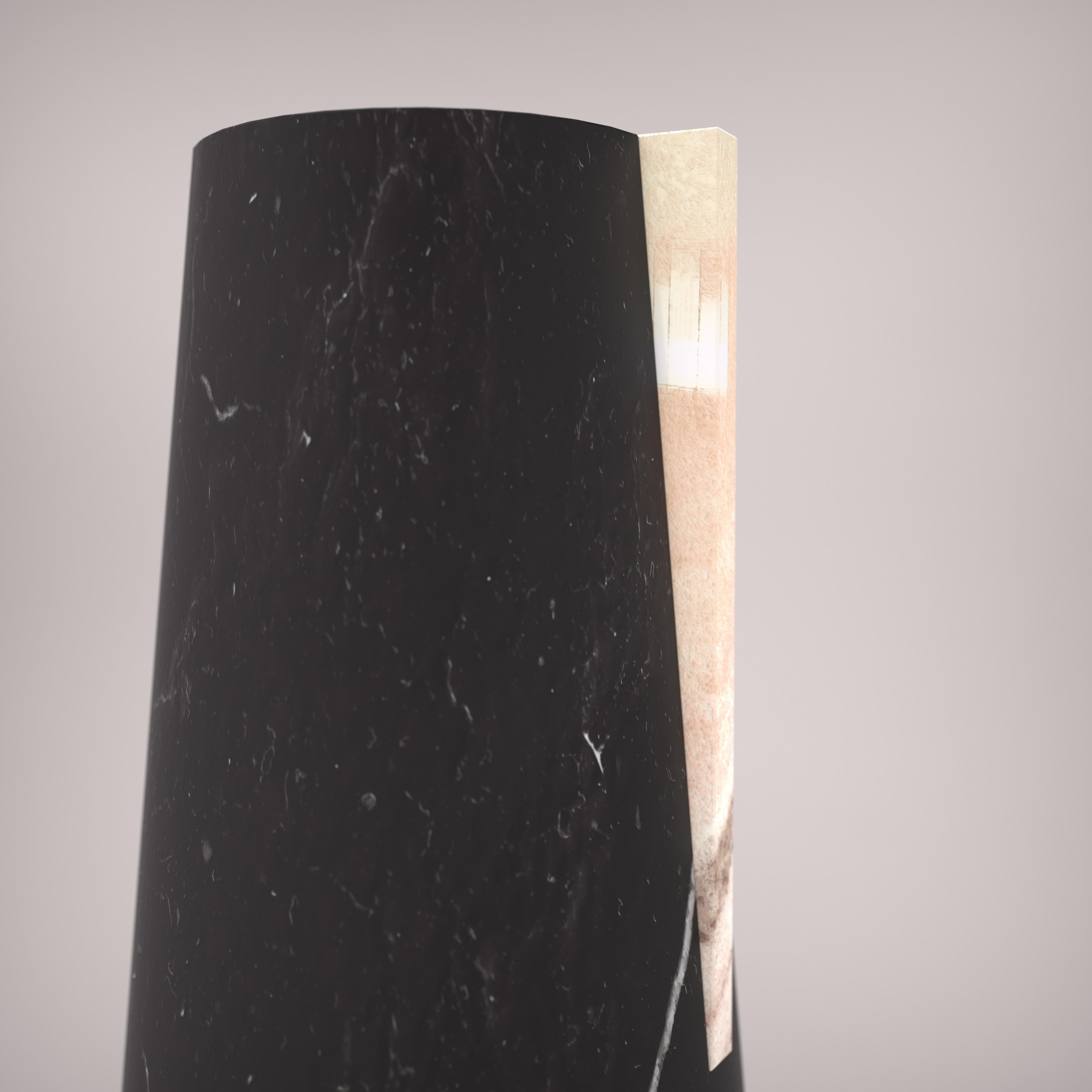 Sandblasted Vaso portafiori in marmo Black Marquina e Rosa Portogallo by Carcino Design For Sale