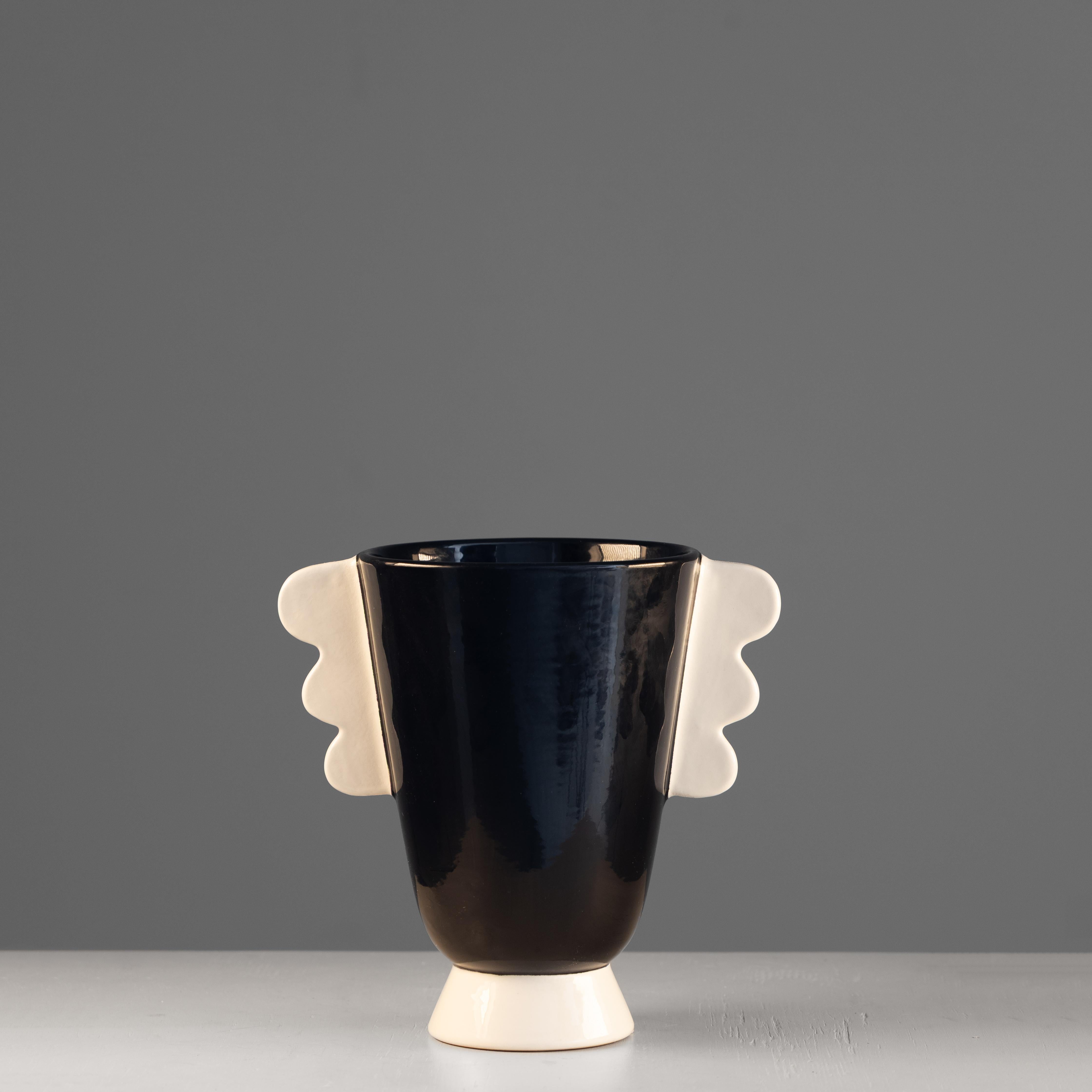 Moderno Vaso postmoderno in ceramica nera e bianca Rometti 1980 in vendita