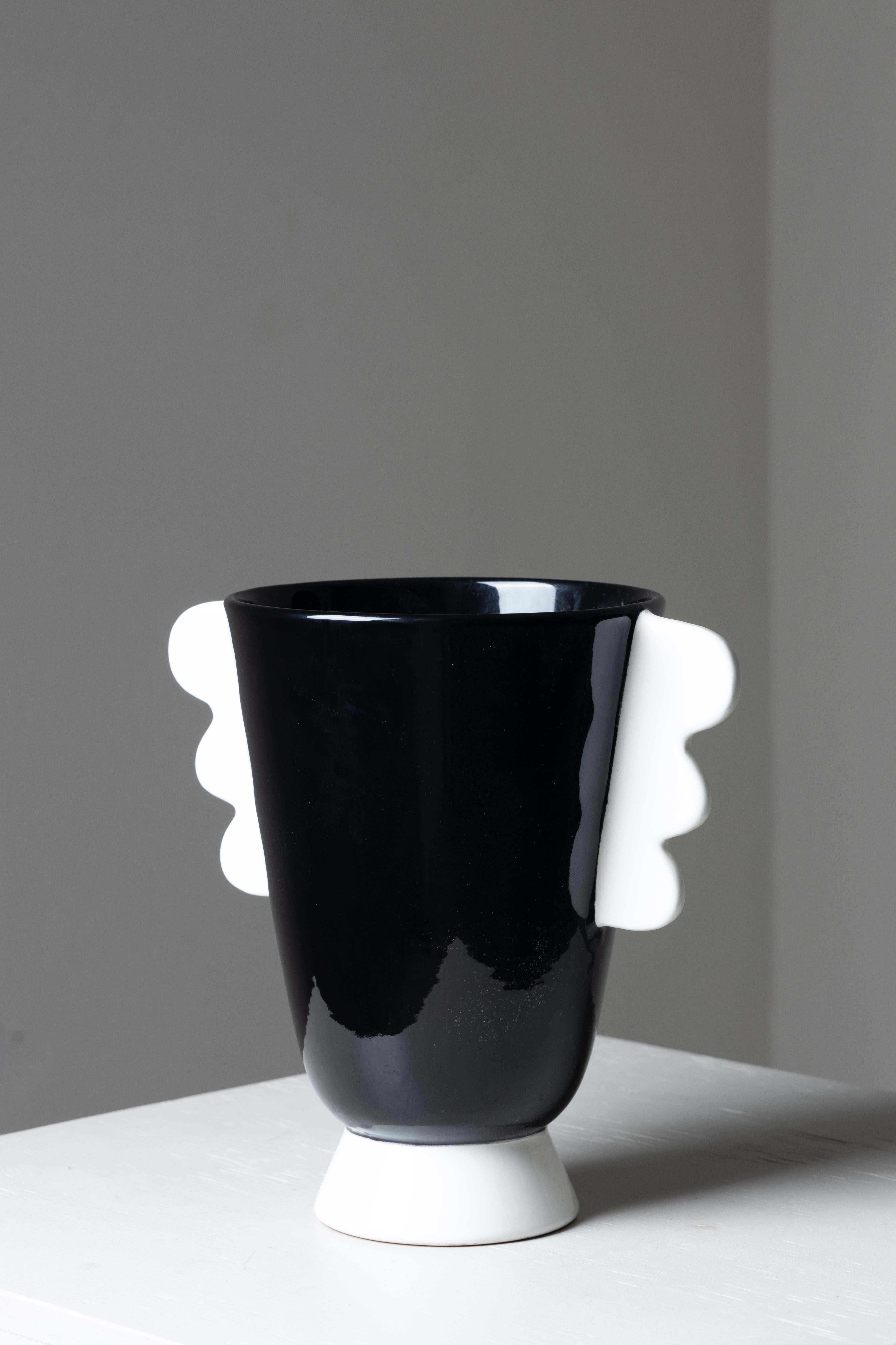 Vaso postmoderno in ceramica nera e bianca Rometti 1980 in vendita 2