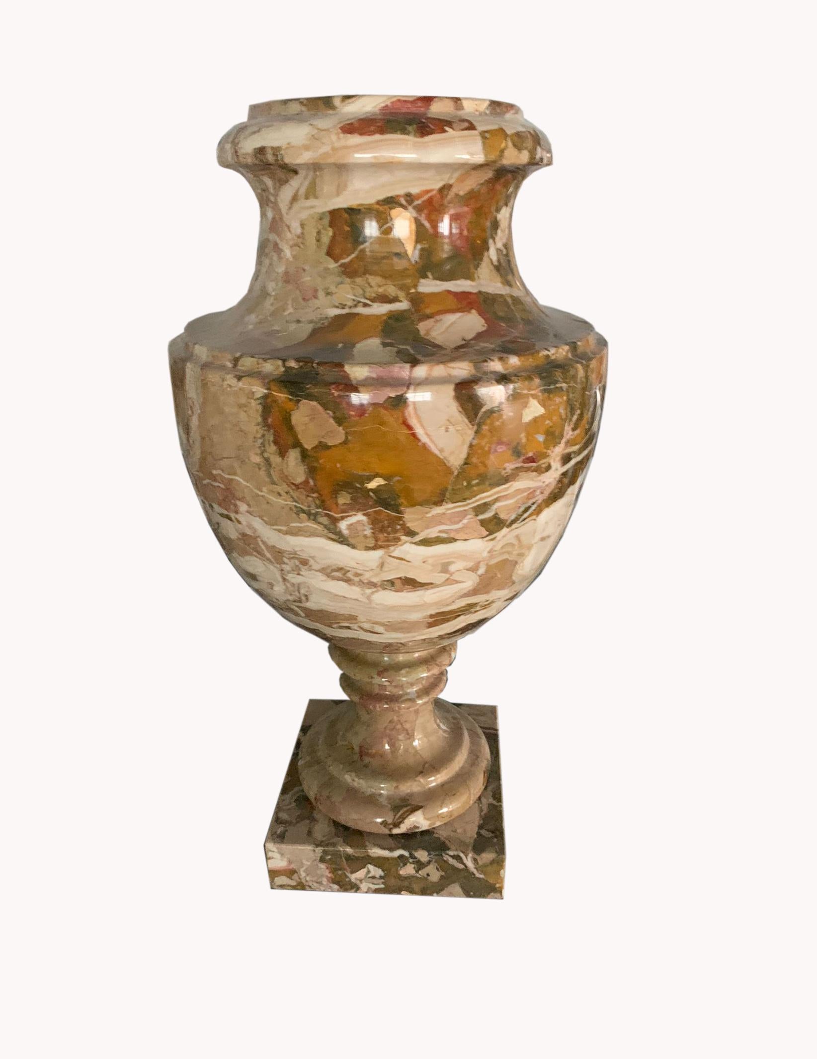 Fatto a mano Vaso realizzato in marmo Breccia Principessa  h cm 60 con coperchio in vendita