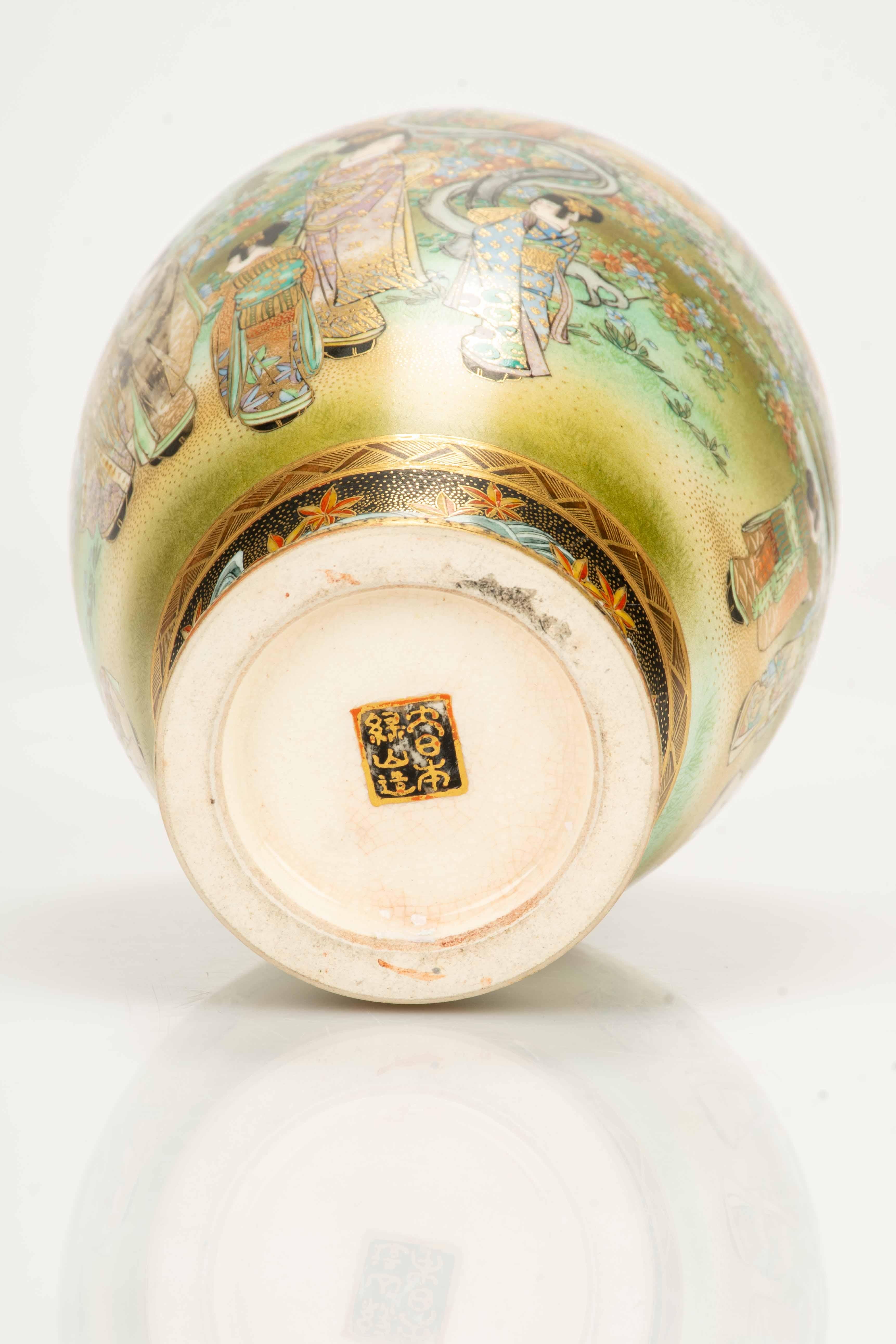 19th Century Vaso Satsuma raffigurante una giornata di festa con geishe e karako