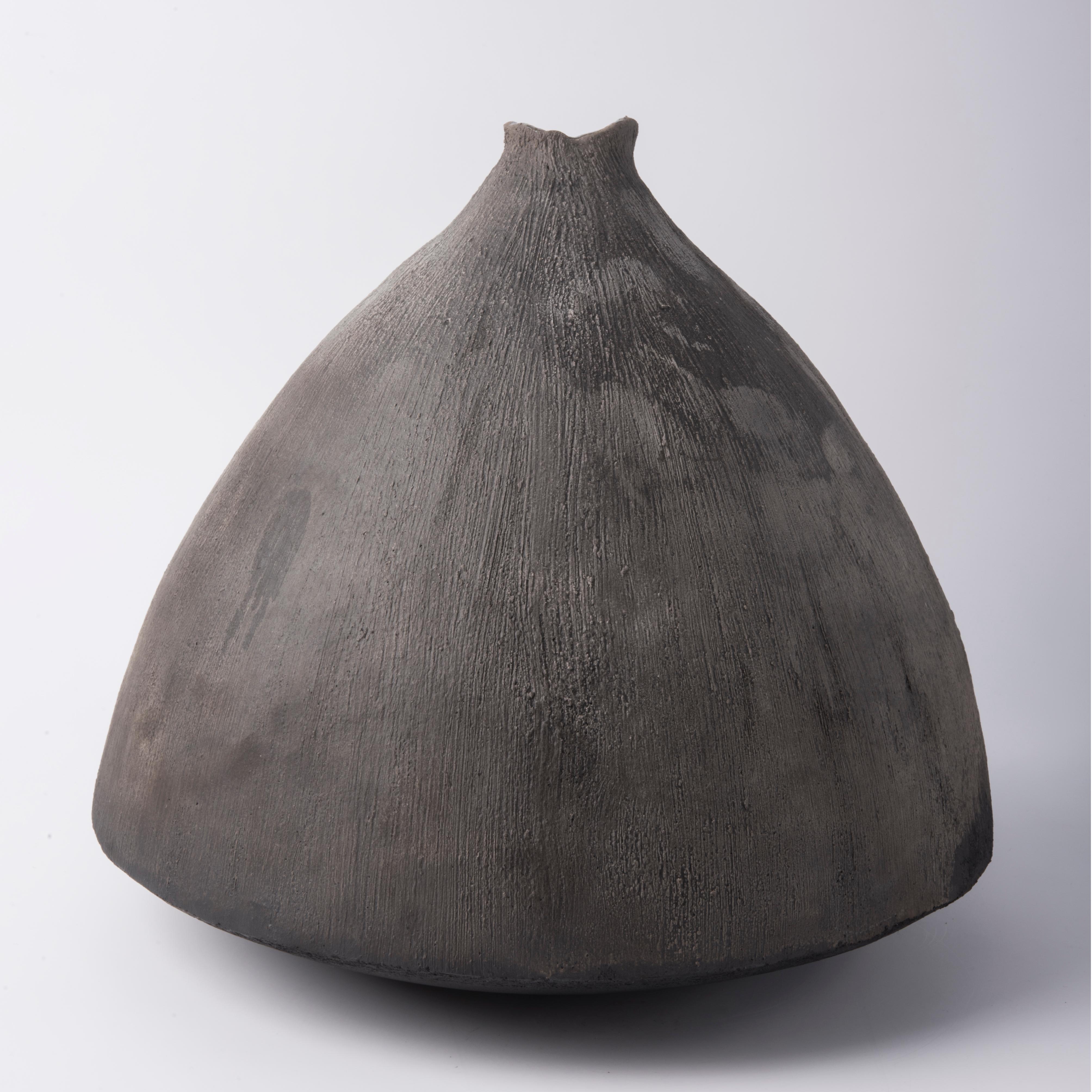 Vase Skulptur BALLERINA von Nino Basso Einzigartiges Stück in handgefertigter Raku-Keramik (Italian) im Angebot