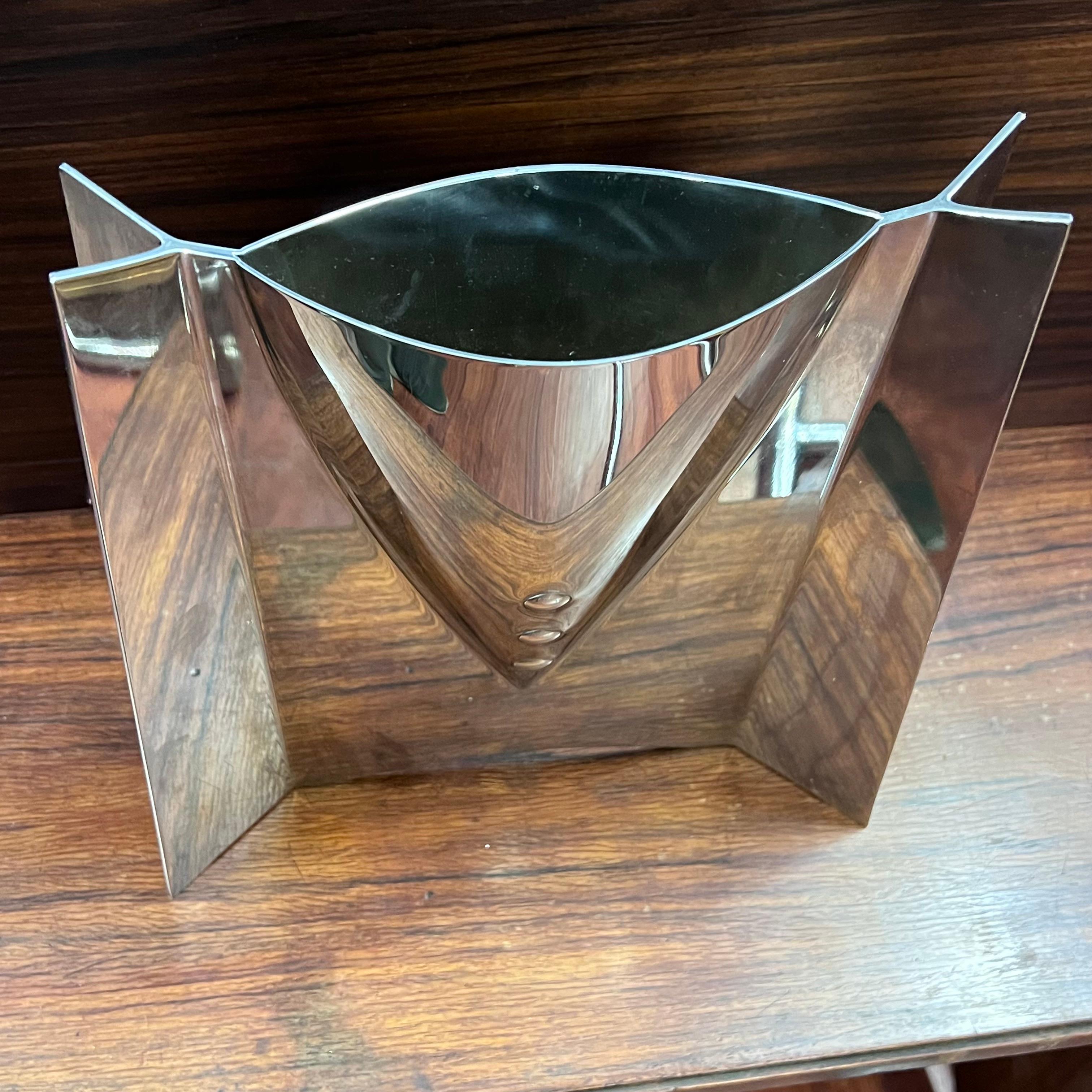 Particular steel vase, made by Davorin Horvat on commission for Zepter.
Probably ordered by the company to give as a prize or gift.

