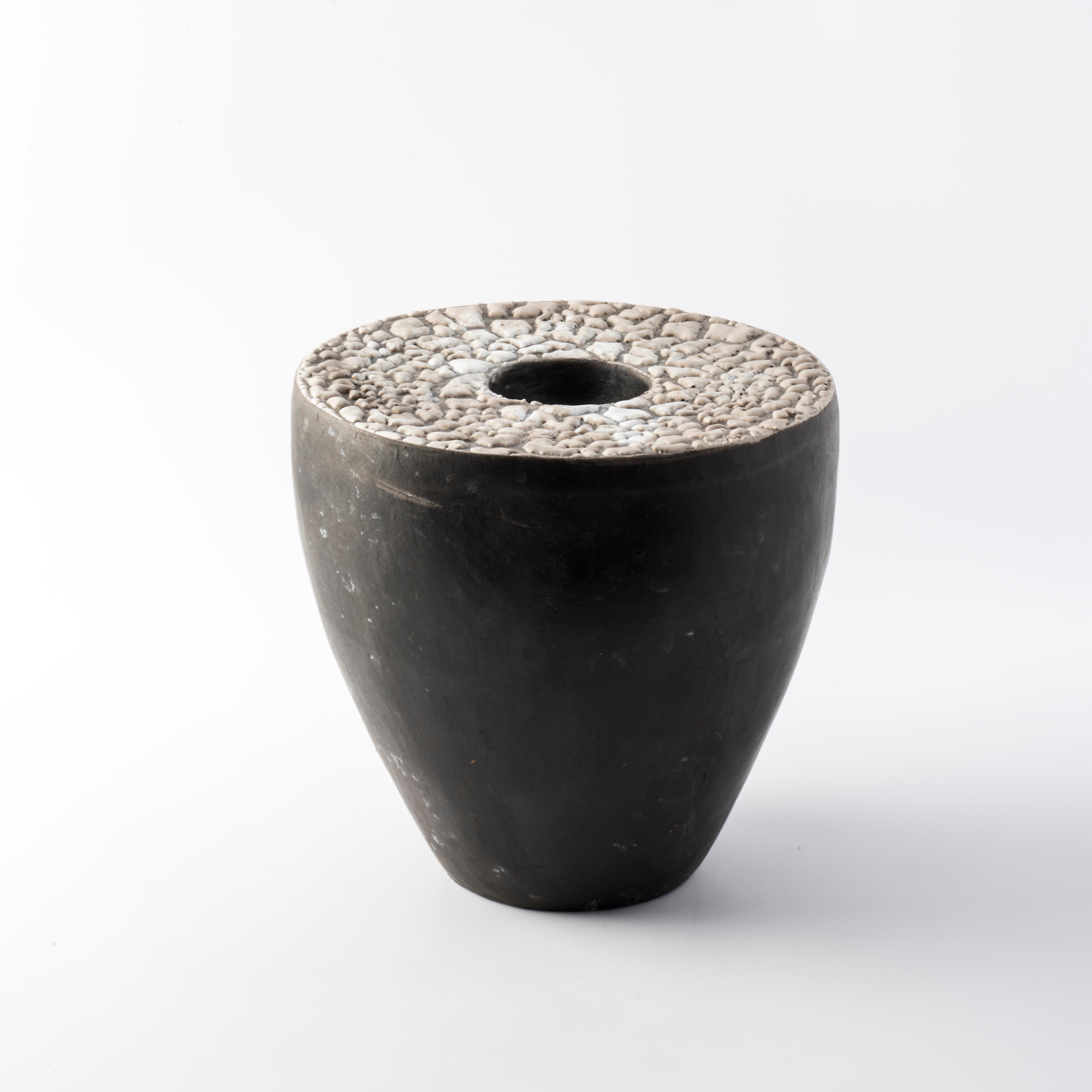 Moderne Vase Sculpture NIGHT DAY #3 - Pièce unique - fait main -  céramique raku en vente