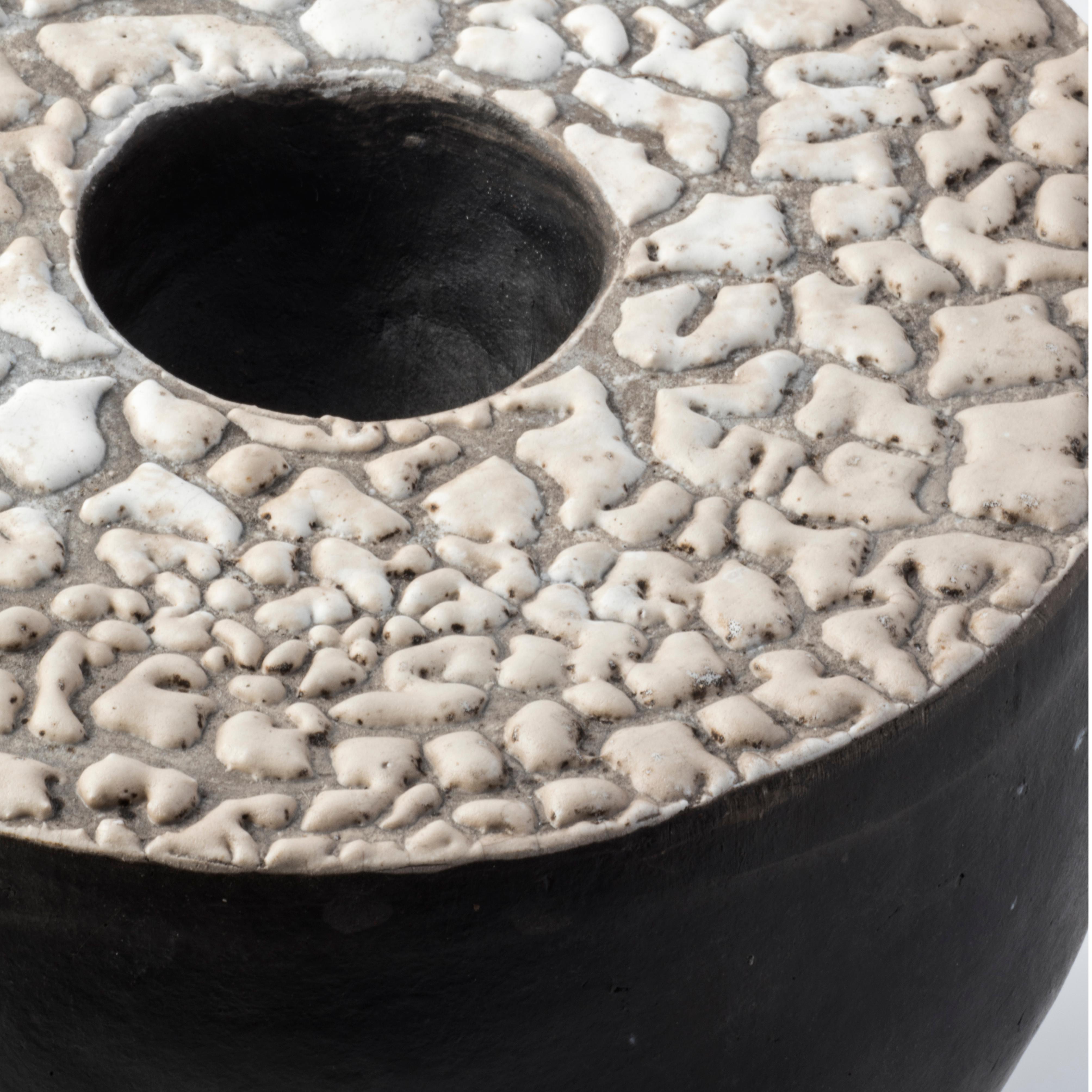 Italian Vase Sculpture NIGHT DAY #3 - Pièce unique - fait main -  céramique raku en vente