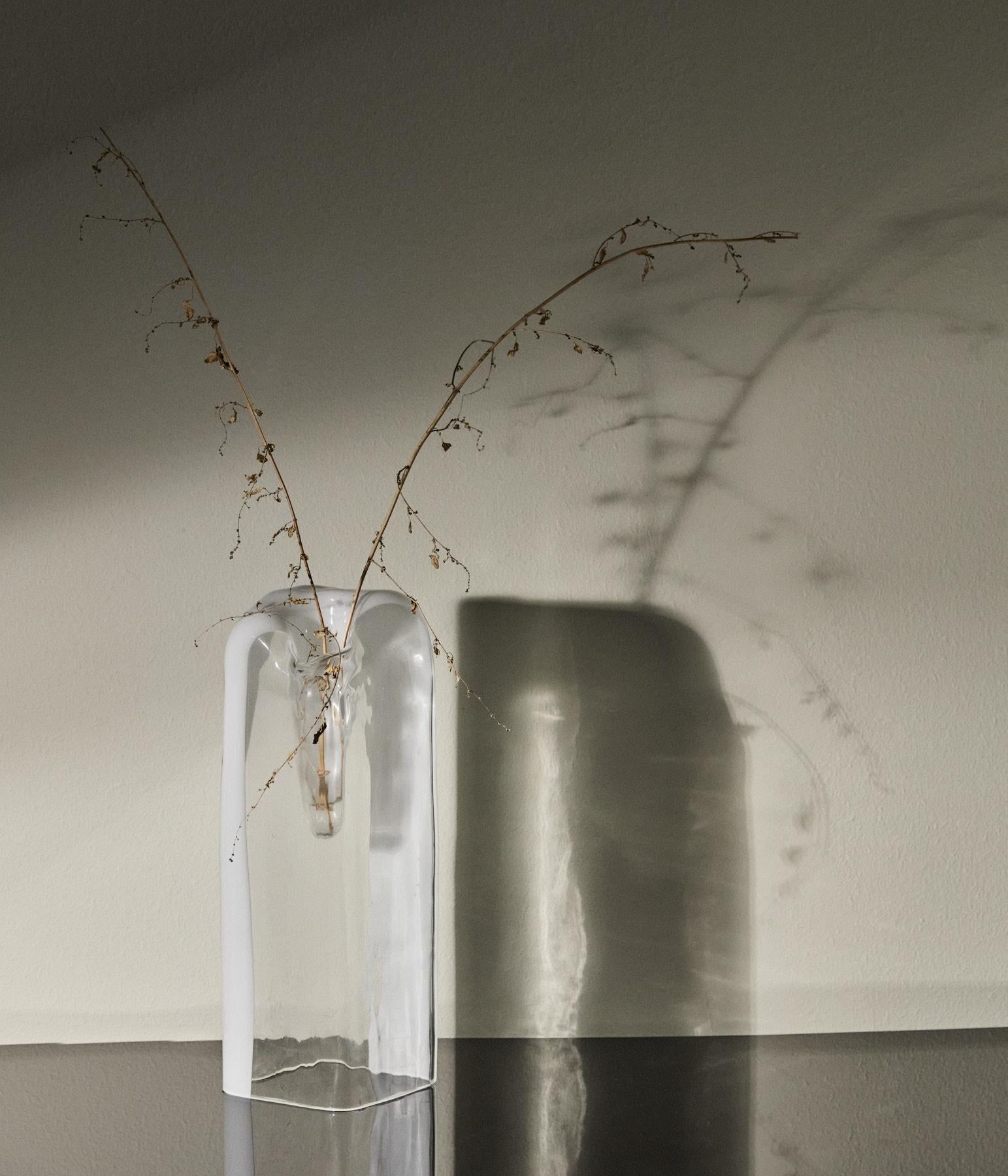 S471 Skulpturvase aus Muranoglas mit weißem Rand, Entwurf von Carlo Nason für A.V. Mazzega, Italien, um 1970 

Carlo Nason (geboren 1935 in Murano, Venedig) ist ein italienischer Designer und Glasmachermeister, der für seine Arbeiten aus Muranoglas