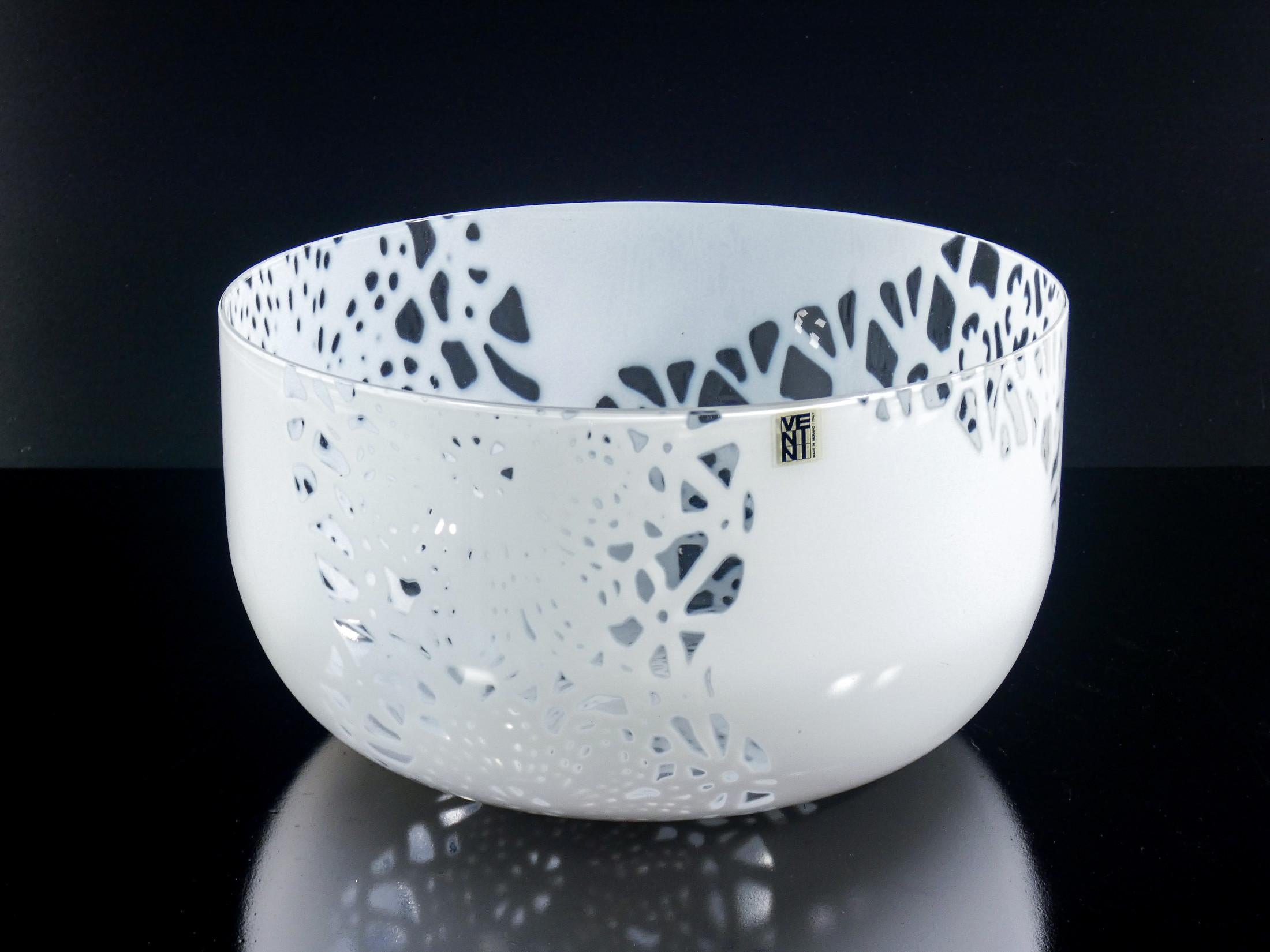 Vase, large bowl
blown glass
of the Lace series,
design Owe THORSSEN
and Brigitta KARLSSON
for VENINI.

ORIGIN
Murano

PERIOD
1979

DESIGNER
Owe THORSSEN
and Brigitta KARLSSON

MARK
Venini

MODEL
Specimen of the
lace series

MATERIALS
Blown