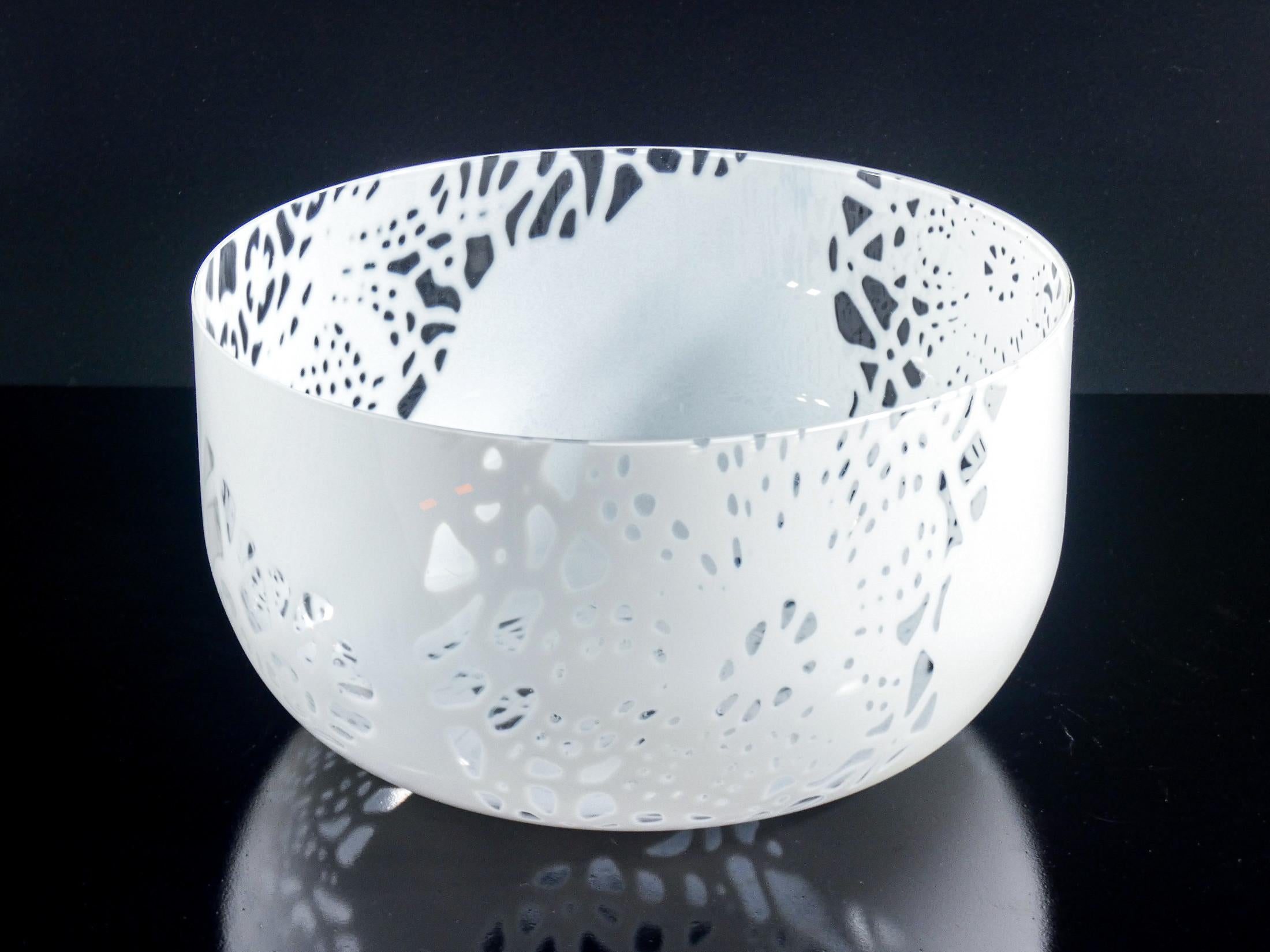 Late 20th Century Vase, Merletti series, design THORSSEN & KARLSSON for VENINI. Murano, 1979